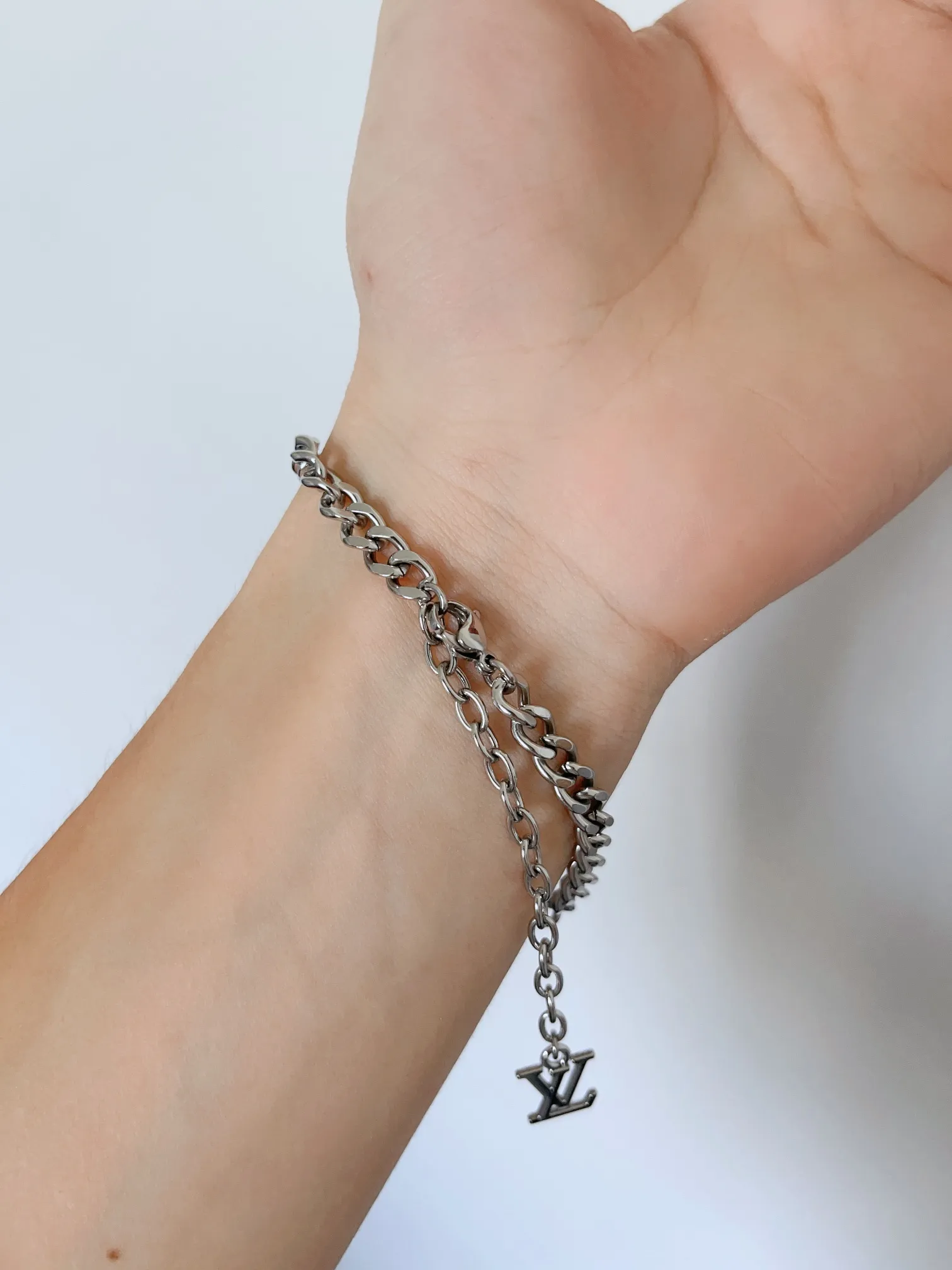 Monogram Row Chain Bracelet D10017459 — view 9