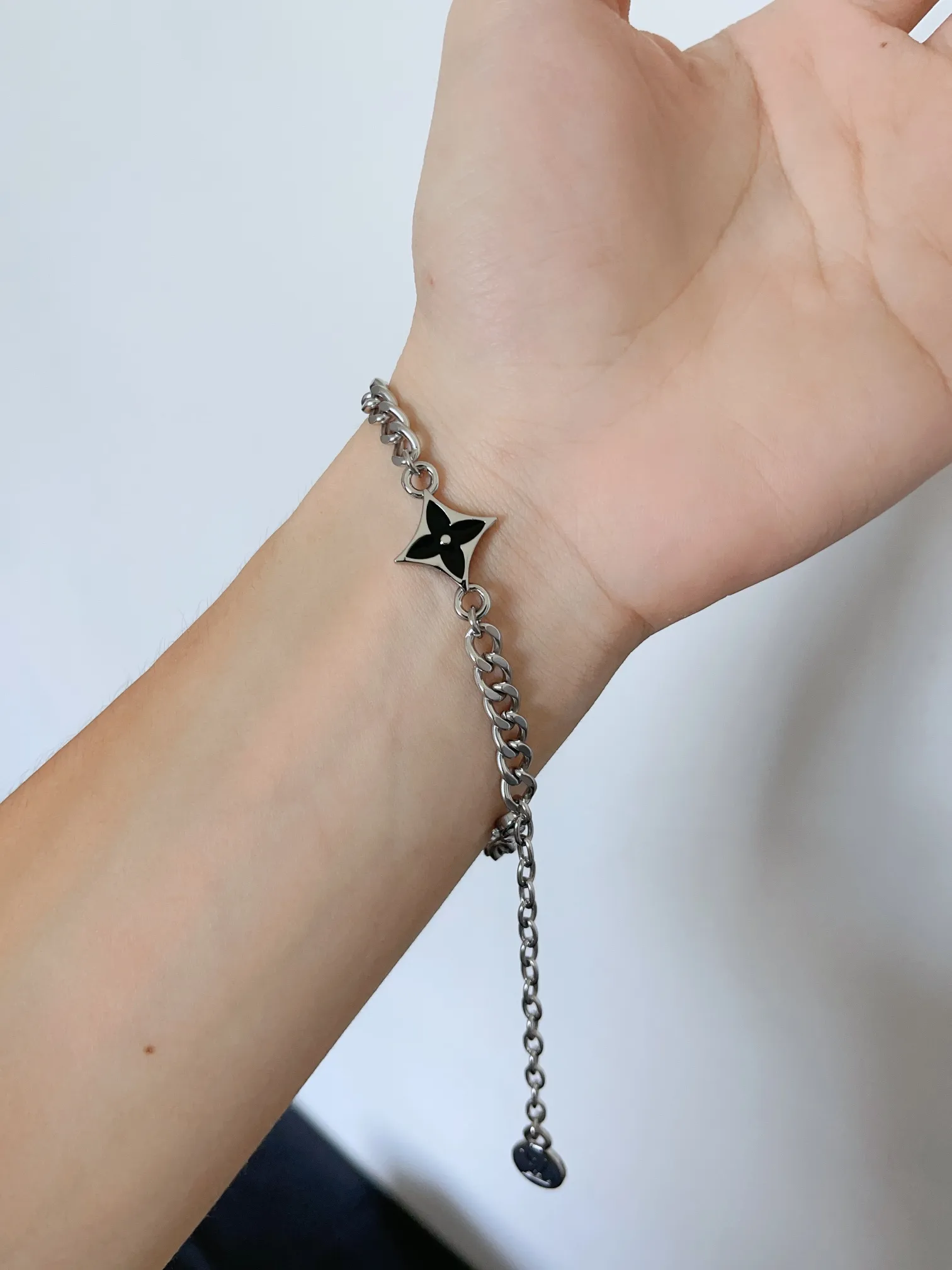 Monogram Row Chain Bracelet D10017461 — view 8