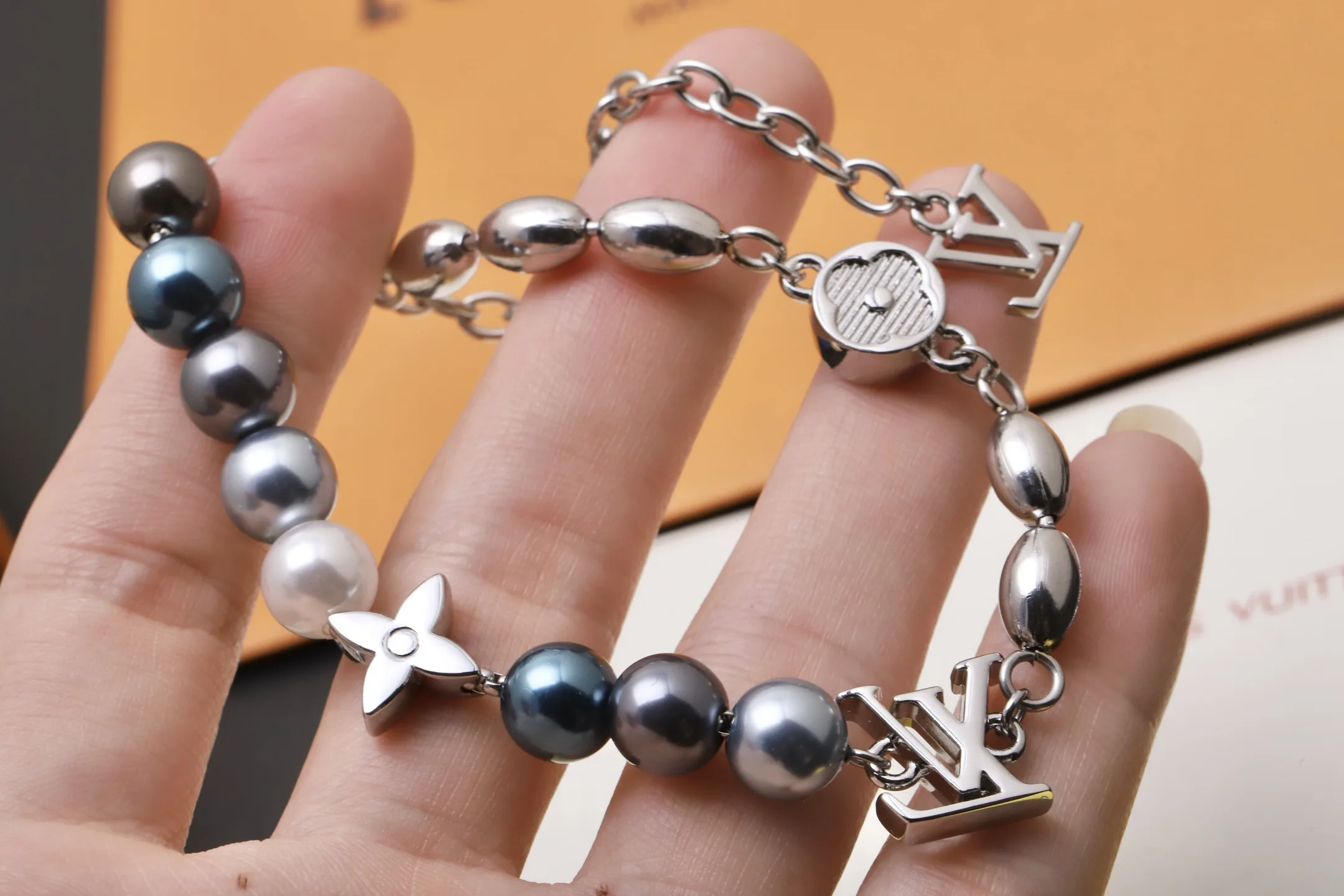 Pearls Fusion Monogram Bead Bracelet D11017611 — view 3