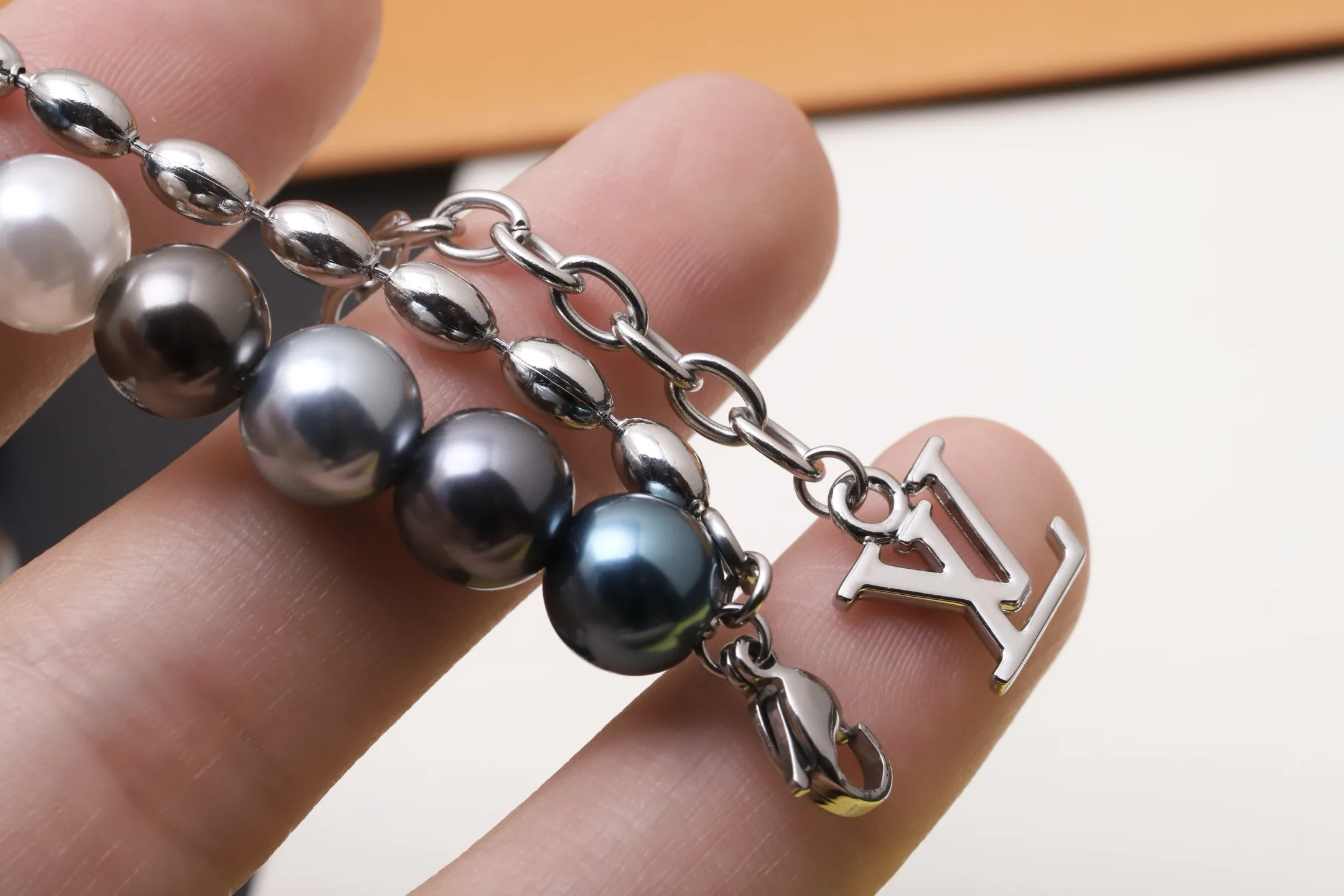 Louis Vuitton Pearls Fusion Monogram Necklace D15517612 — view 6