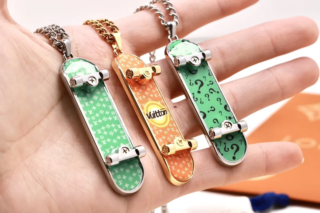 Louis Vuitton Skateboard Pendant Necklace D10517358 — view 5