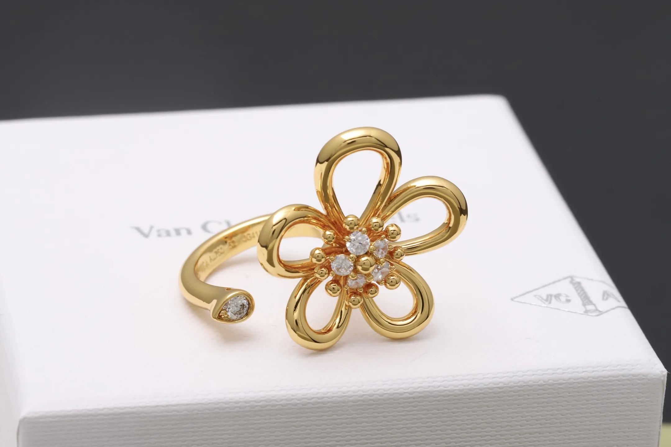 Flowerlace Diamond Ring (Gold-Plated Brass) D14517178 — view 3