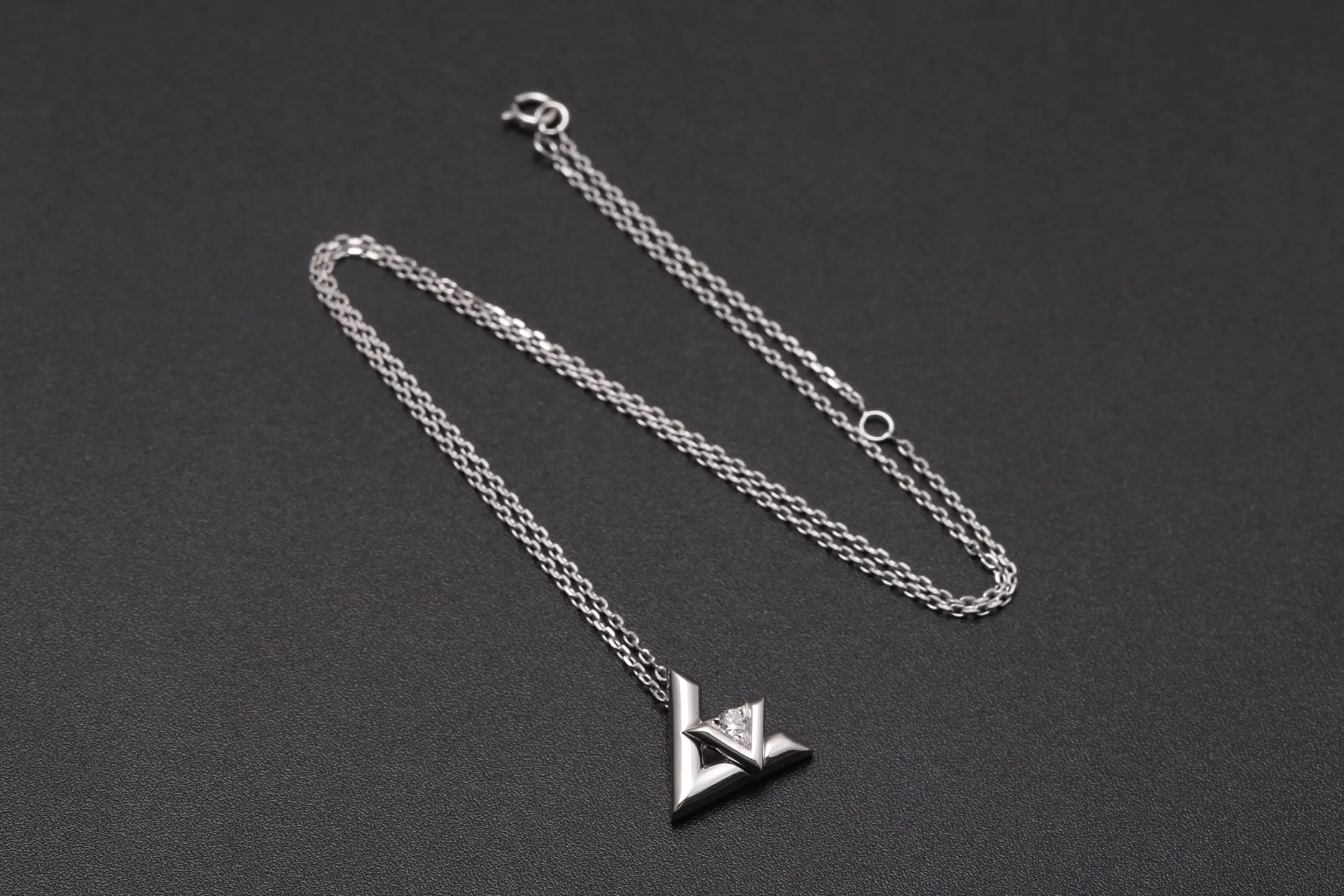 LV Volt Small Pendant Necklace (Sterling Silver) D23517040 — view 4
