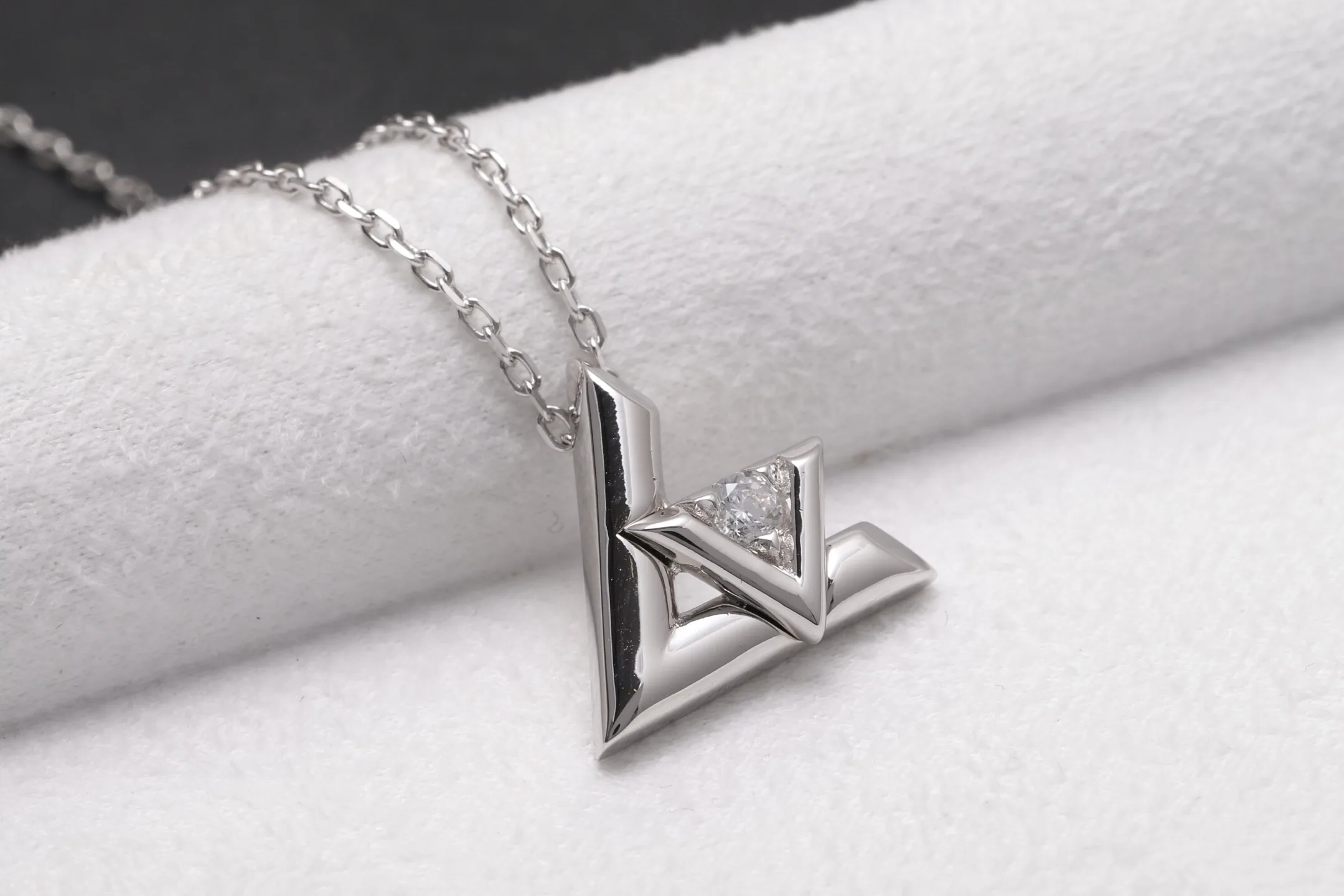 LV Volt Small Pendant Necklace (Sterling Silver) D23517040 — view 5