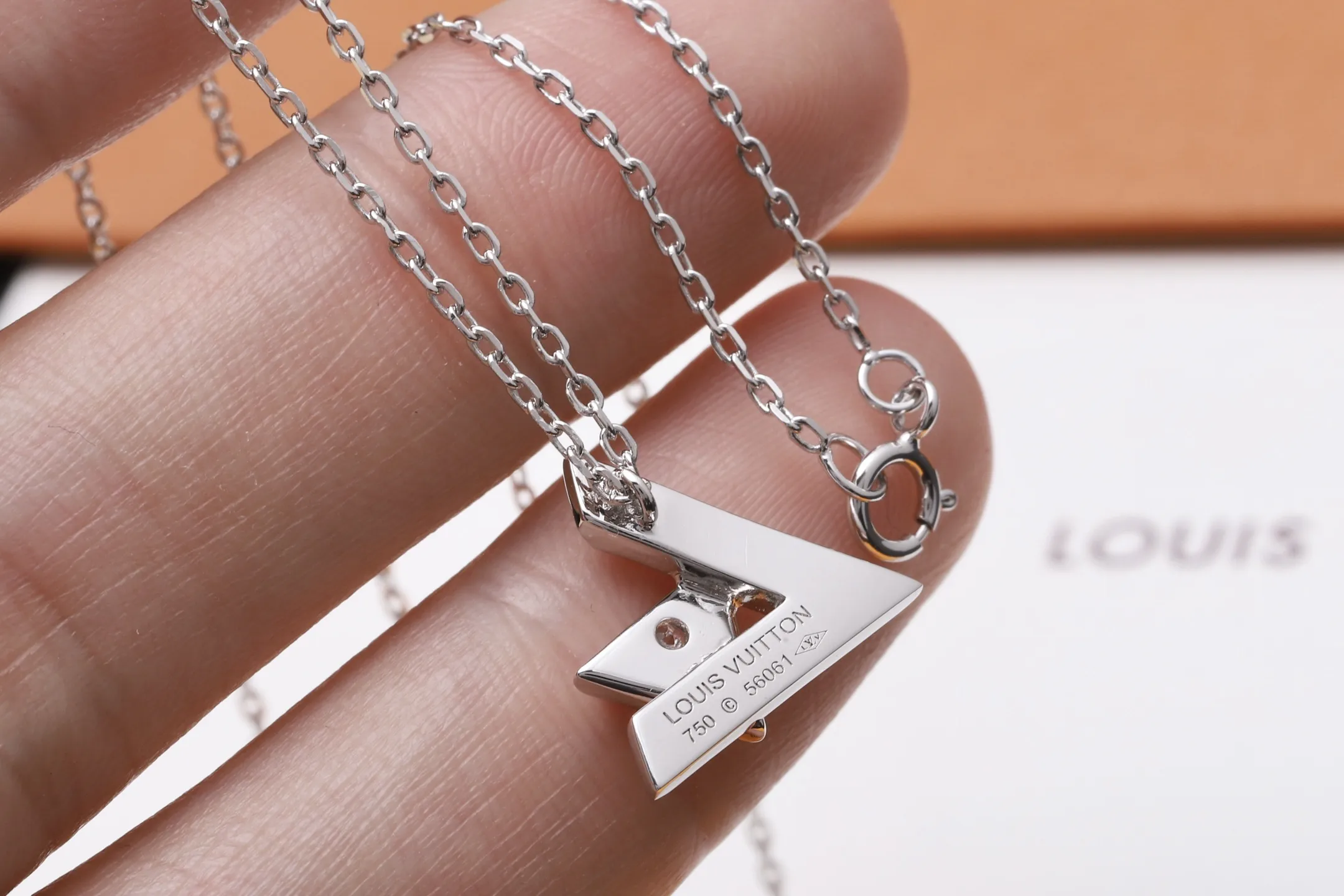 LV Volt Small Pendant Necklace (Sterling Silver) D23517040 — view 7