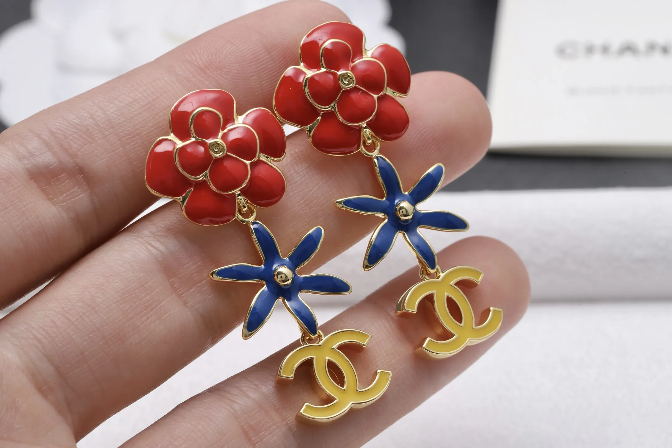 Camellia and Starfish Drop Earrings D14017038 — view 5