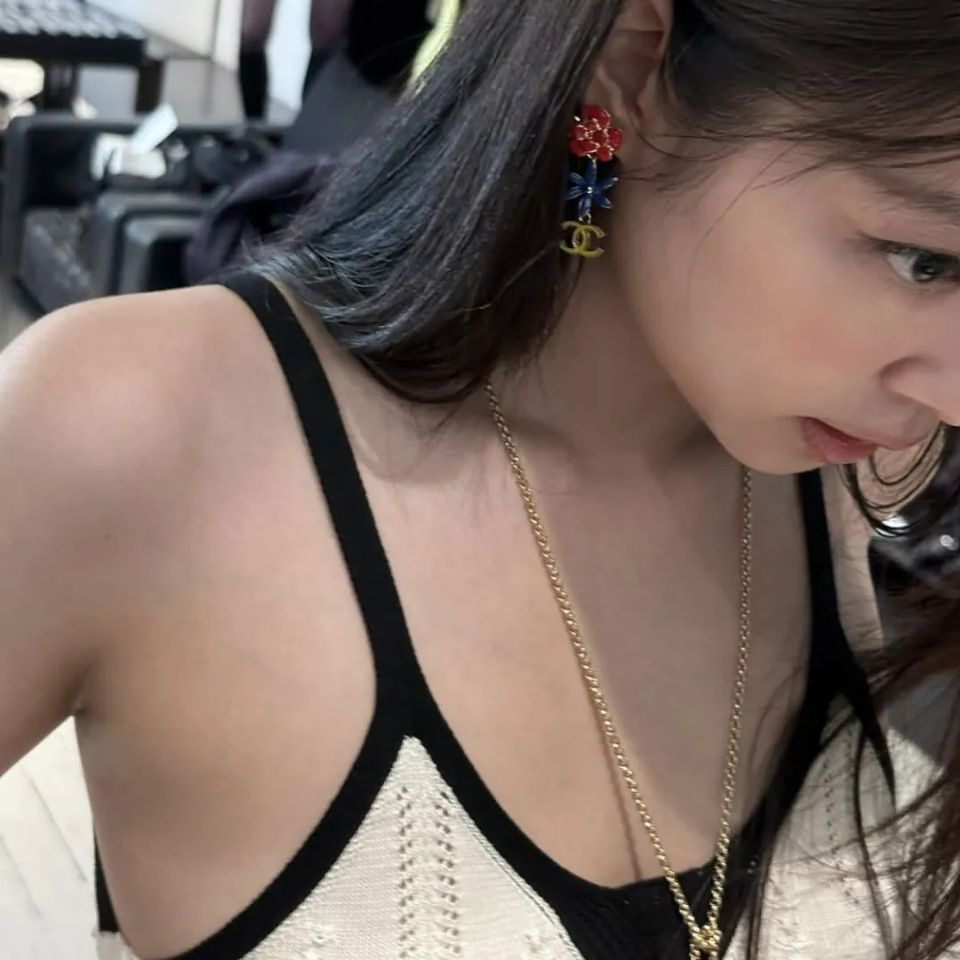 Camellia and Starfish Drop Earrings D14017038 — view 9