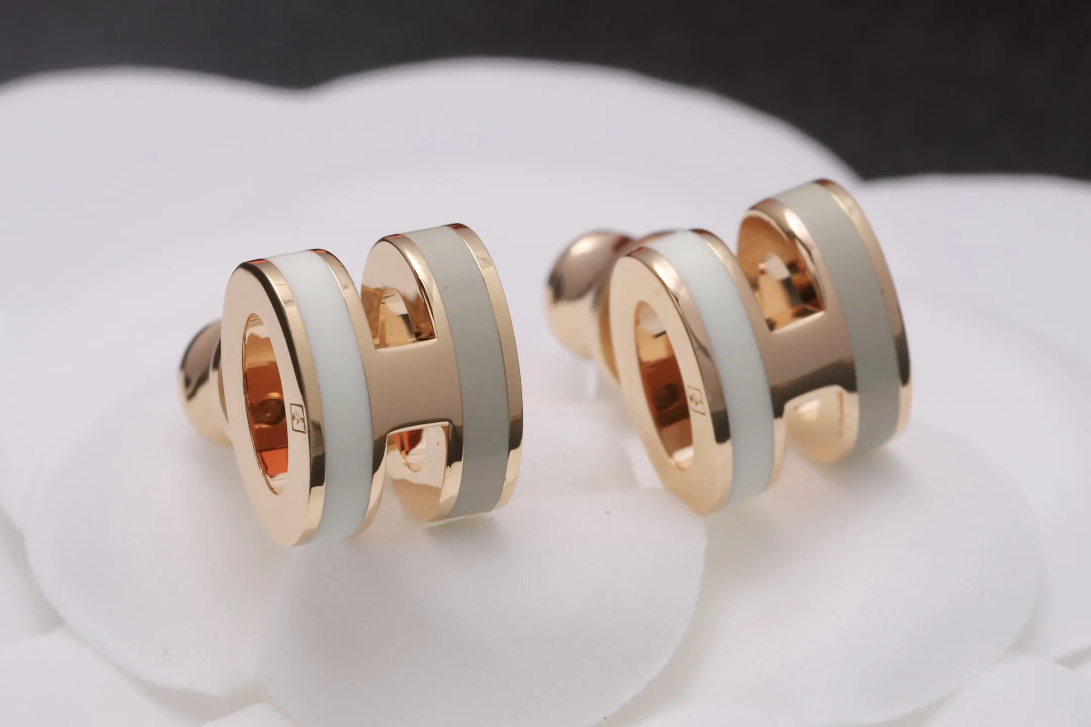 Pop H Mini Enamel Stud Earrings D17517057 — view 3
