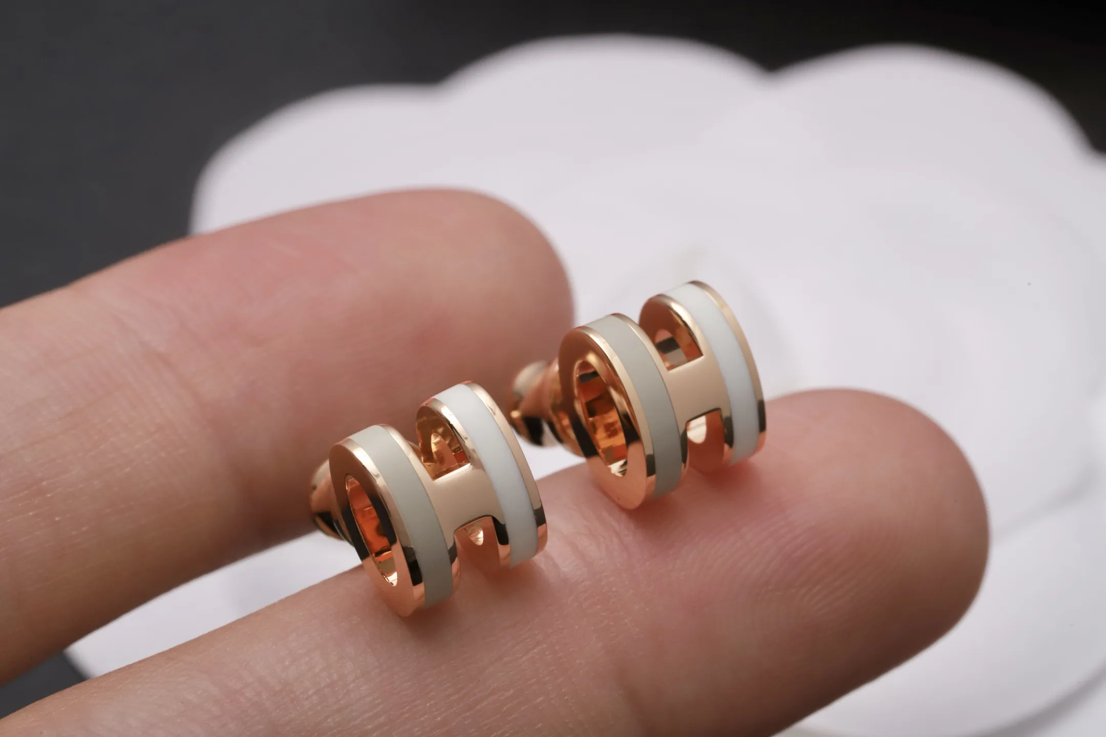 Pop H Mini Enamel Stud Earrings D17517057 — view 4