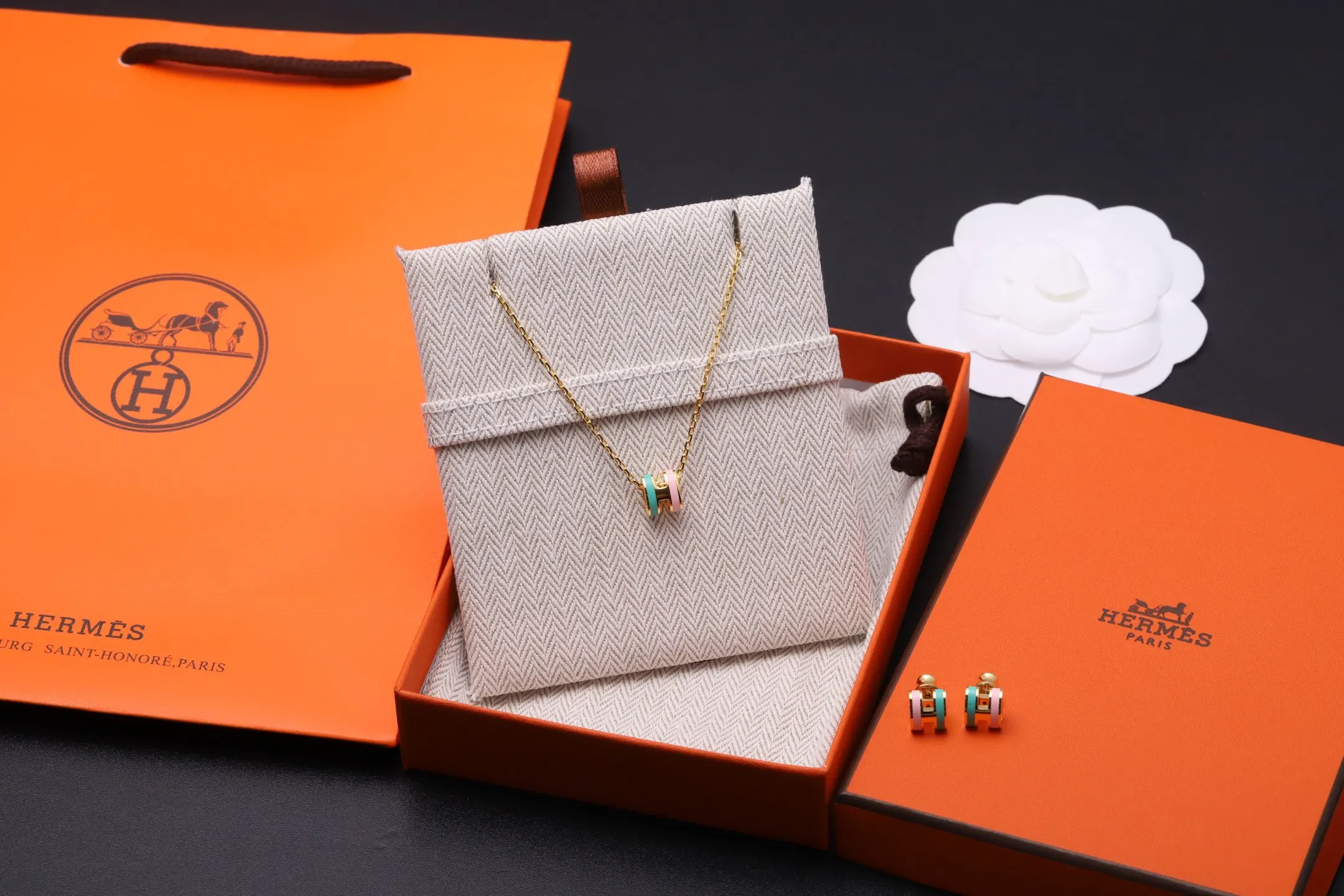 Pop H Mini Enamel Stud Earrings D17517055 — view 2
