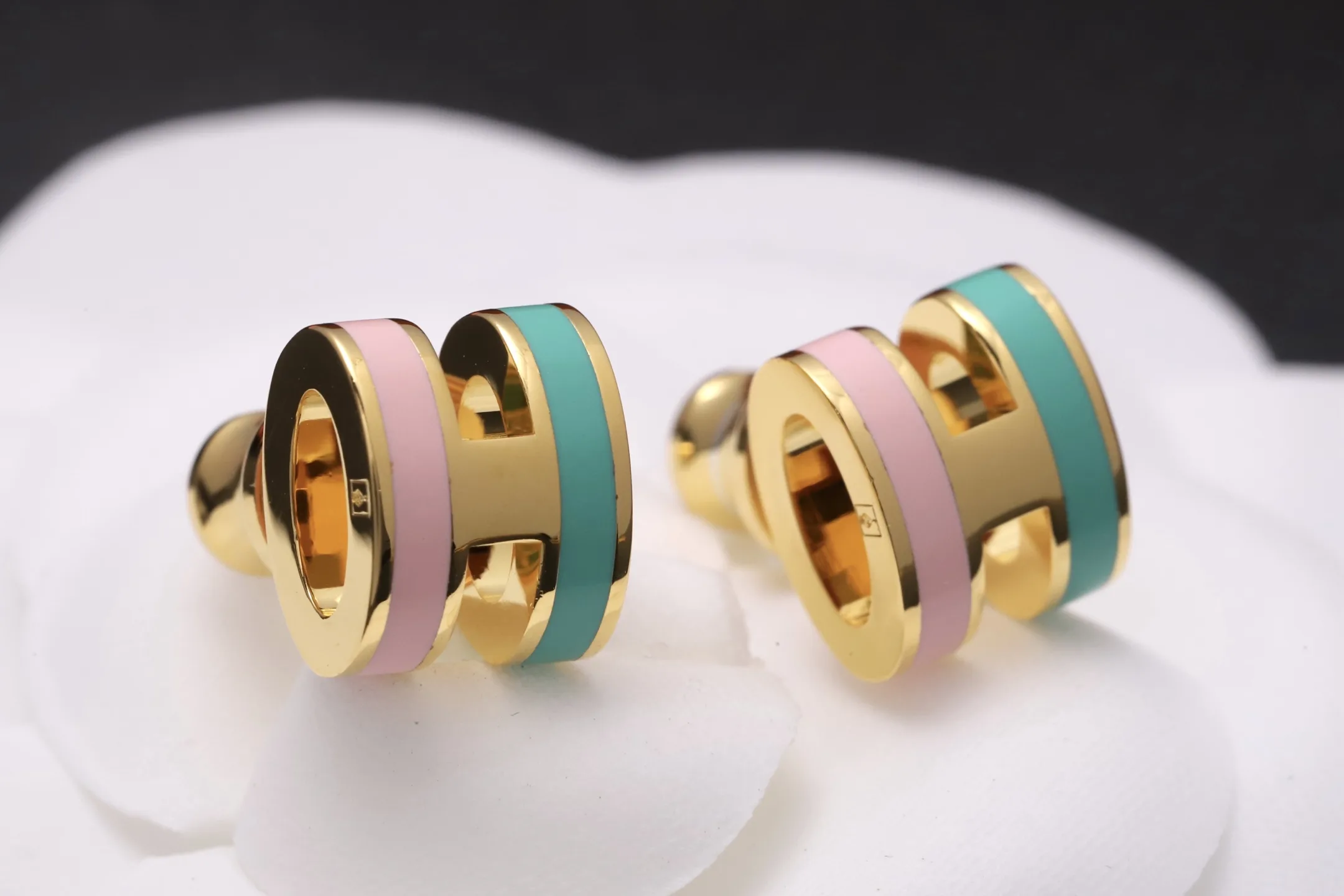 Pop H Mini Enamel Stud Earrings D17517055 — view 3