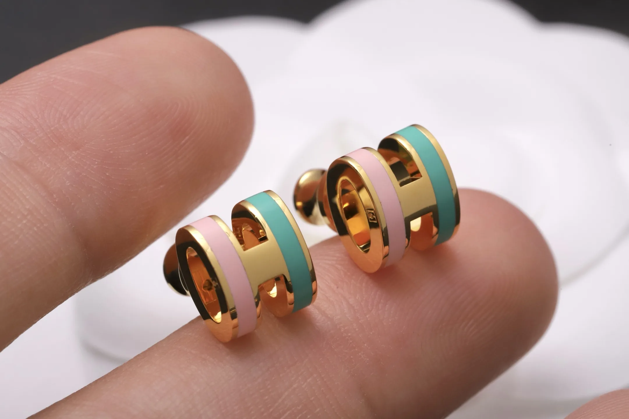 Pop H Mini Enamel Stud Earrings D17517055 — view 7