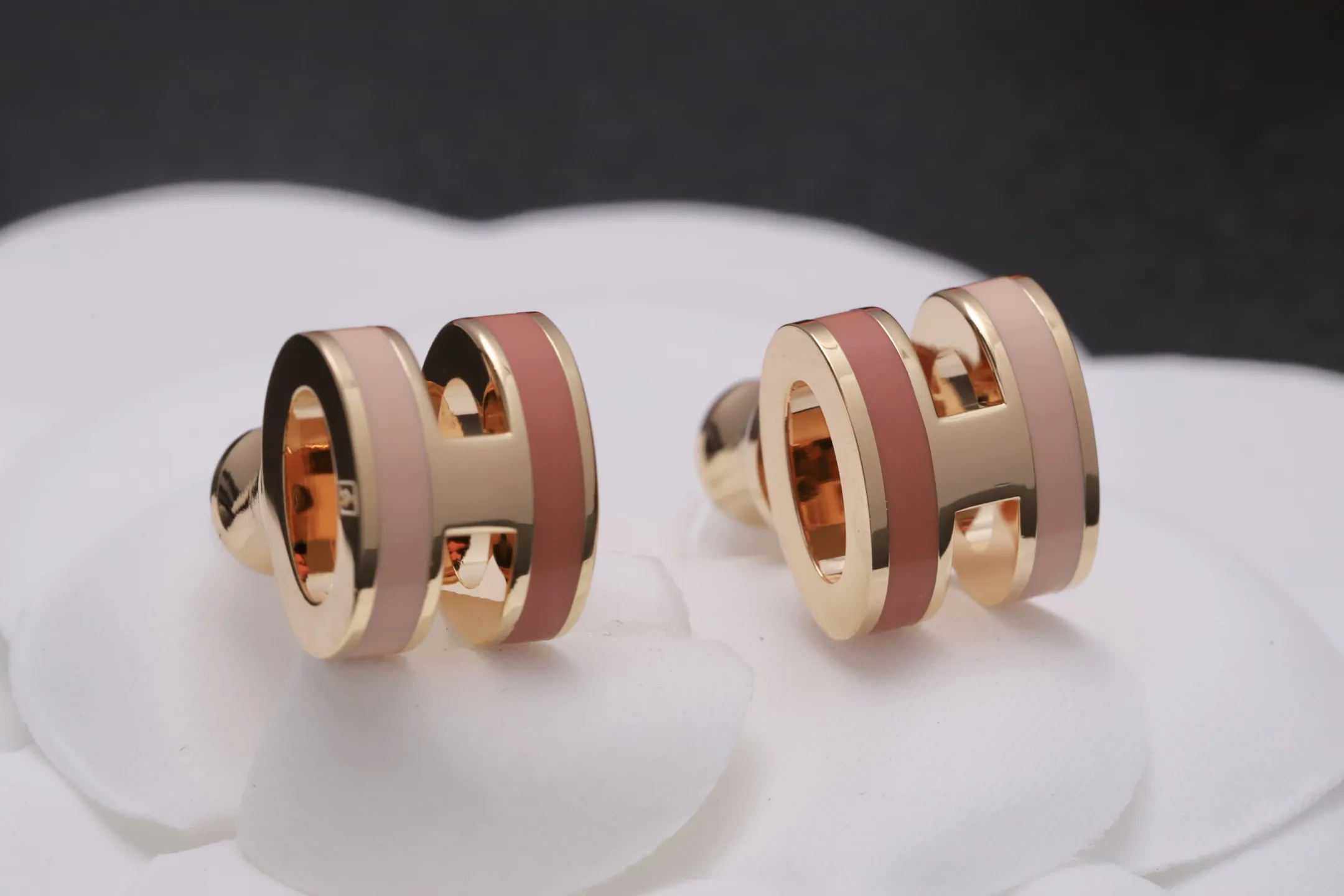 Pop H Mini Stud Earrings D17517056 — view 3