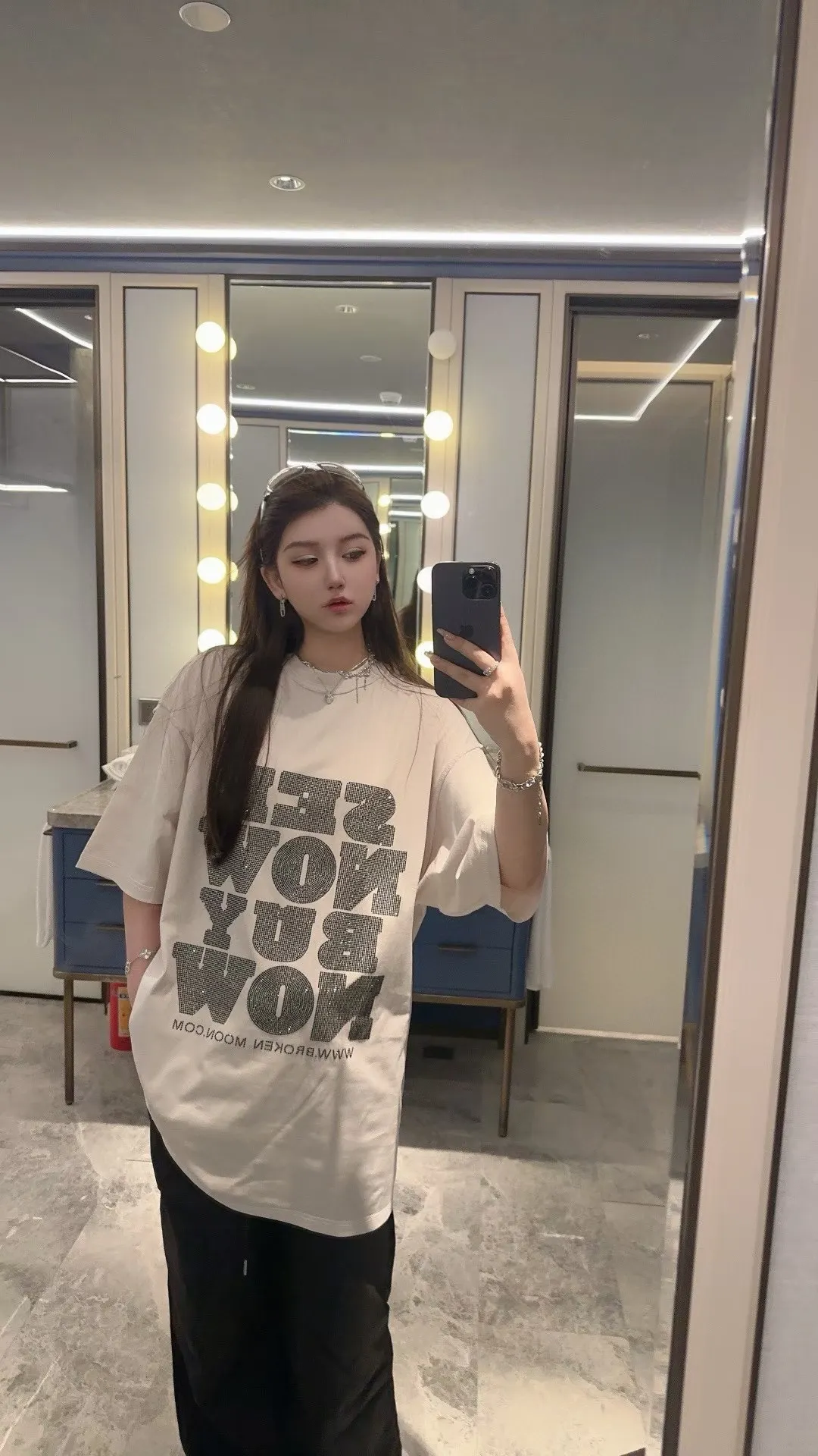 Rhinestone Graphic Oversized T-Shirt D14011413