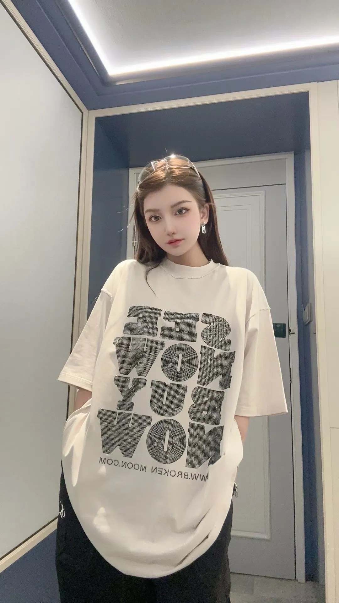 Rhinestone Graphic Oversized T-Shirt D14011413 — view 2