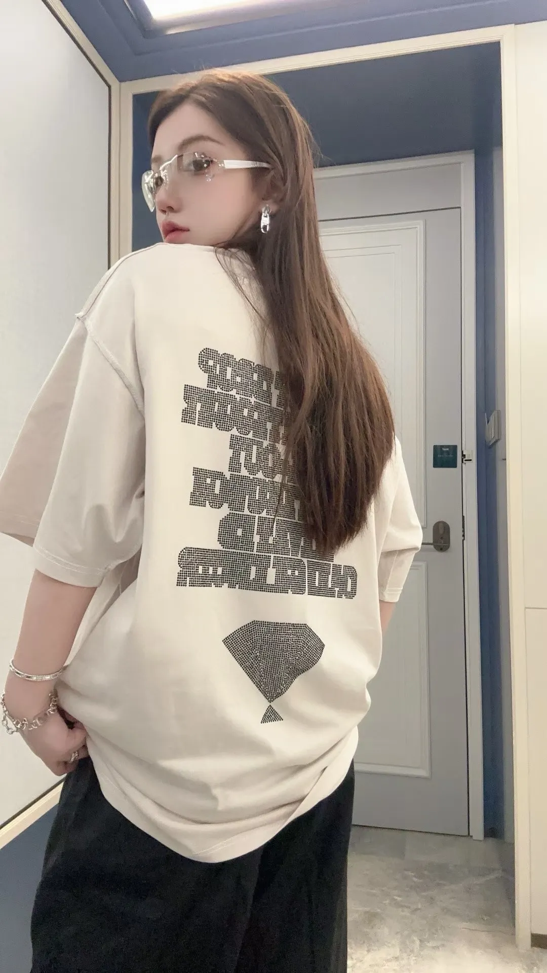 Rhinestone Graphic Oversized T-Shirt D14011413 — view 3