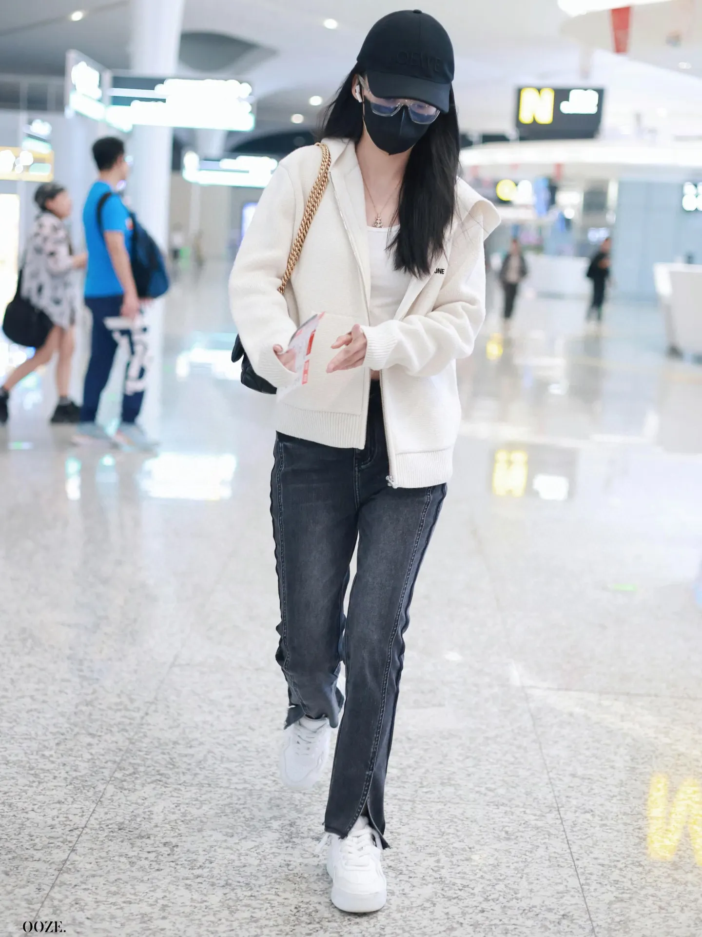 Logo Embroidered Zip-Up Knit Hoodie D19011443 — view 2
