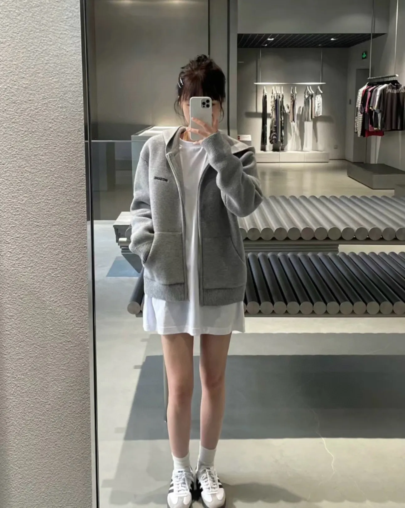 Logo Embroidered Zip-Up Knit Cardigan D19011442 — view 2