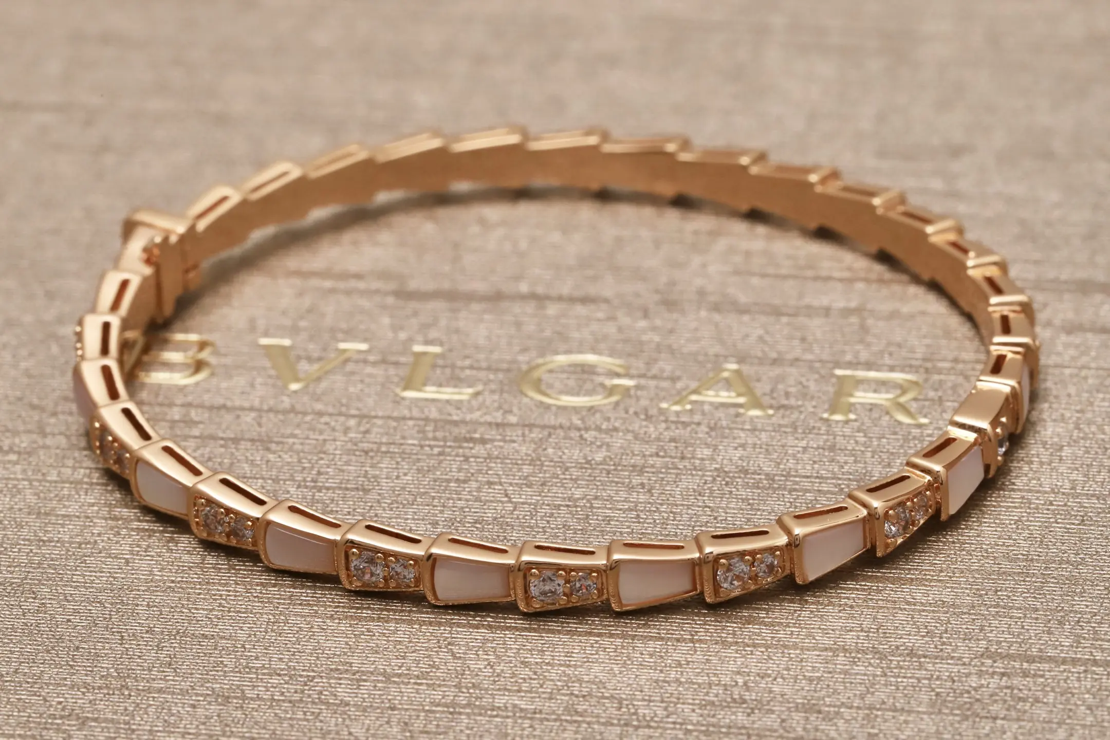 Serpenti Viper Mother-of-Pearl Bangle D27517386 — view 5