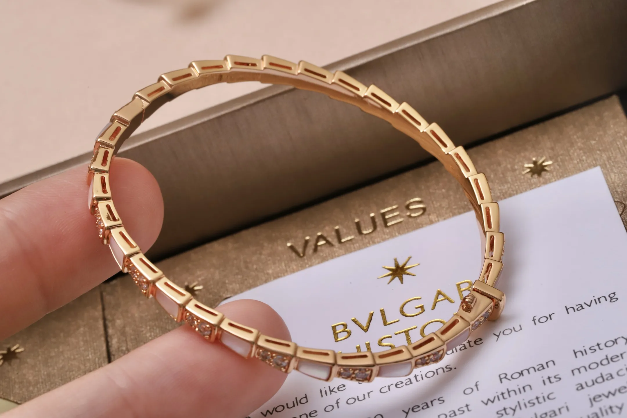 Serpenti Viper Mother-of-Pearl Bangle D27517386 — view 6