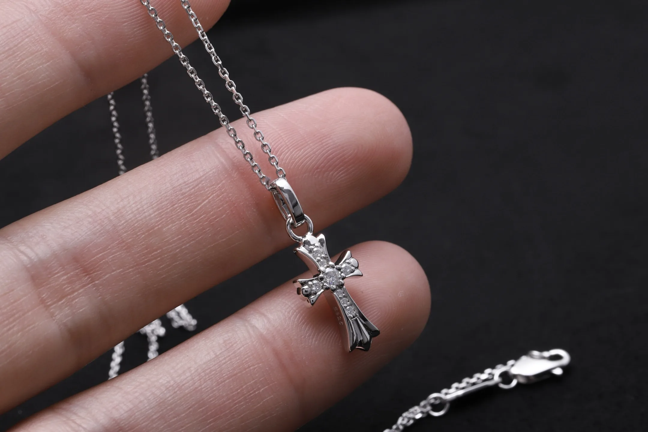 Moissanite Cross Pendant Necklace (Sterling Silver) D20016953 — view 4