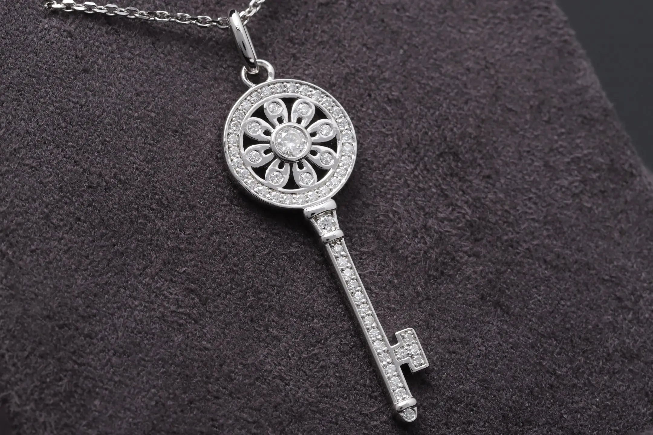 Sunflower Key Pendant Necklace (Sterling Silver) D27516863 — view 3