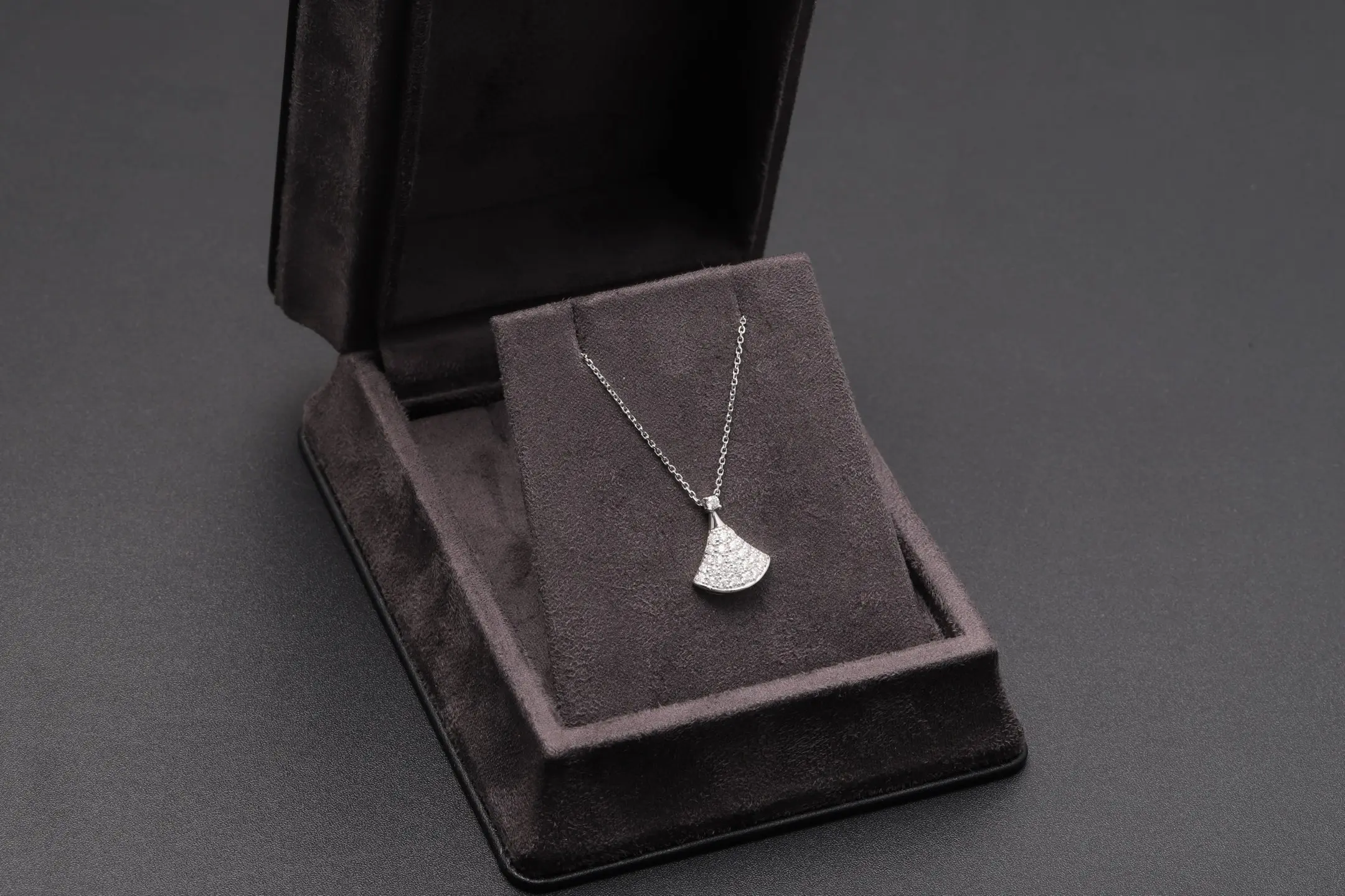Divas' Dream Inspired Fan Pendant Necklace (Sterling Silver) D23516916 — view 2