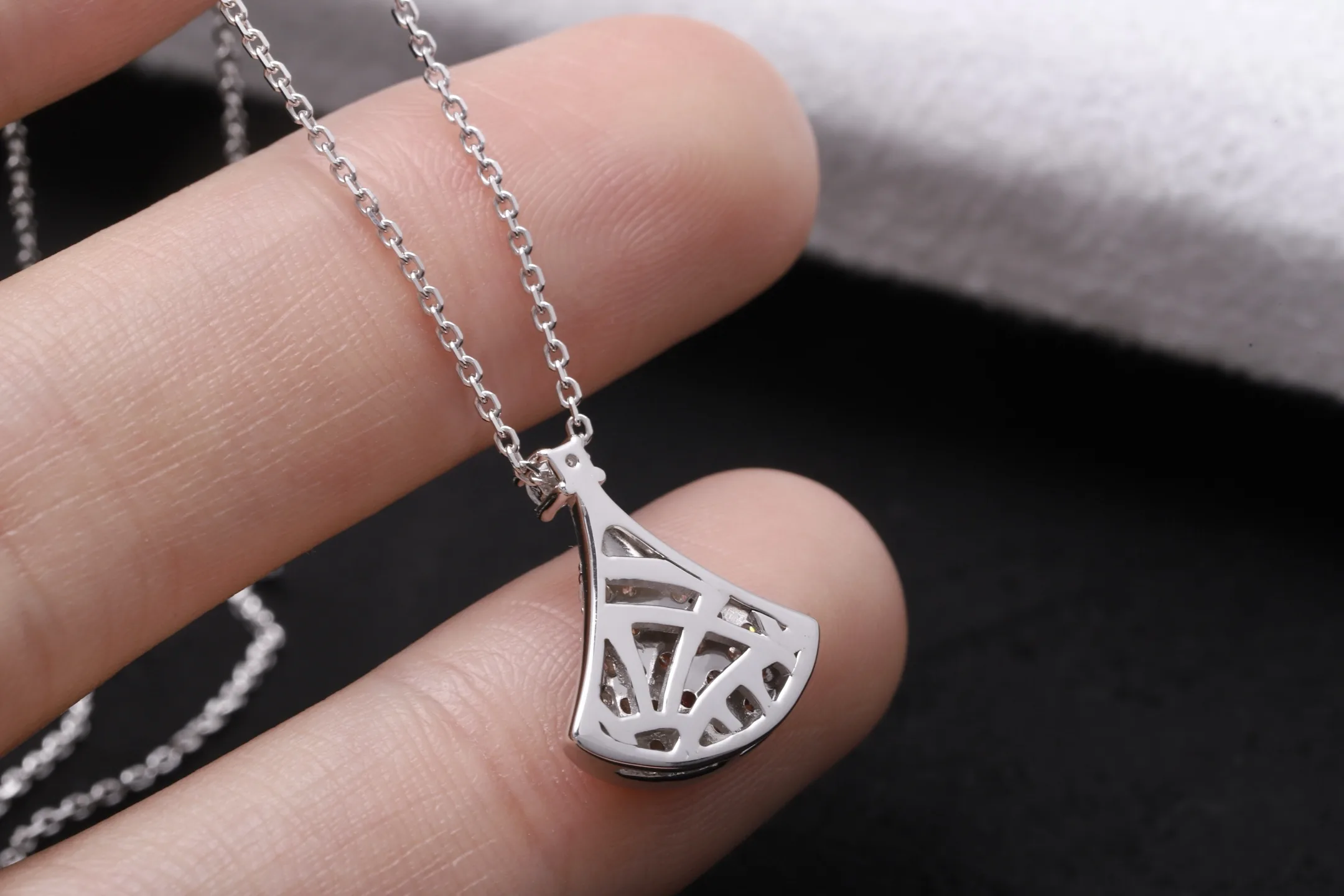 Divas' Dream Inspired Fan Pendant Necklace (Sterling Silver) D23516916 — view 5