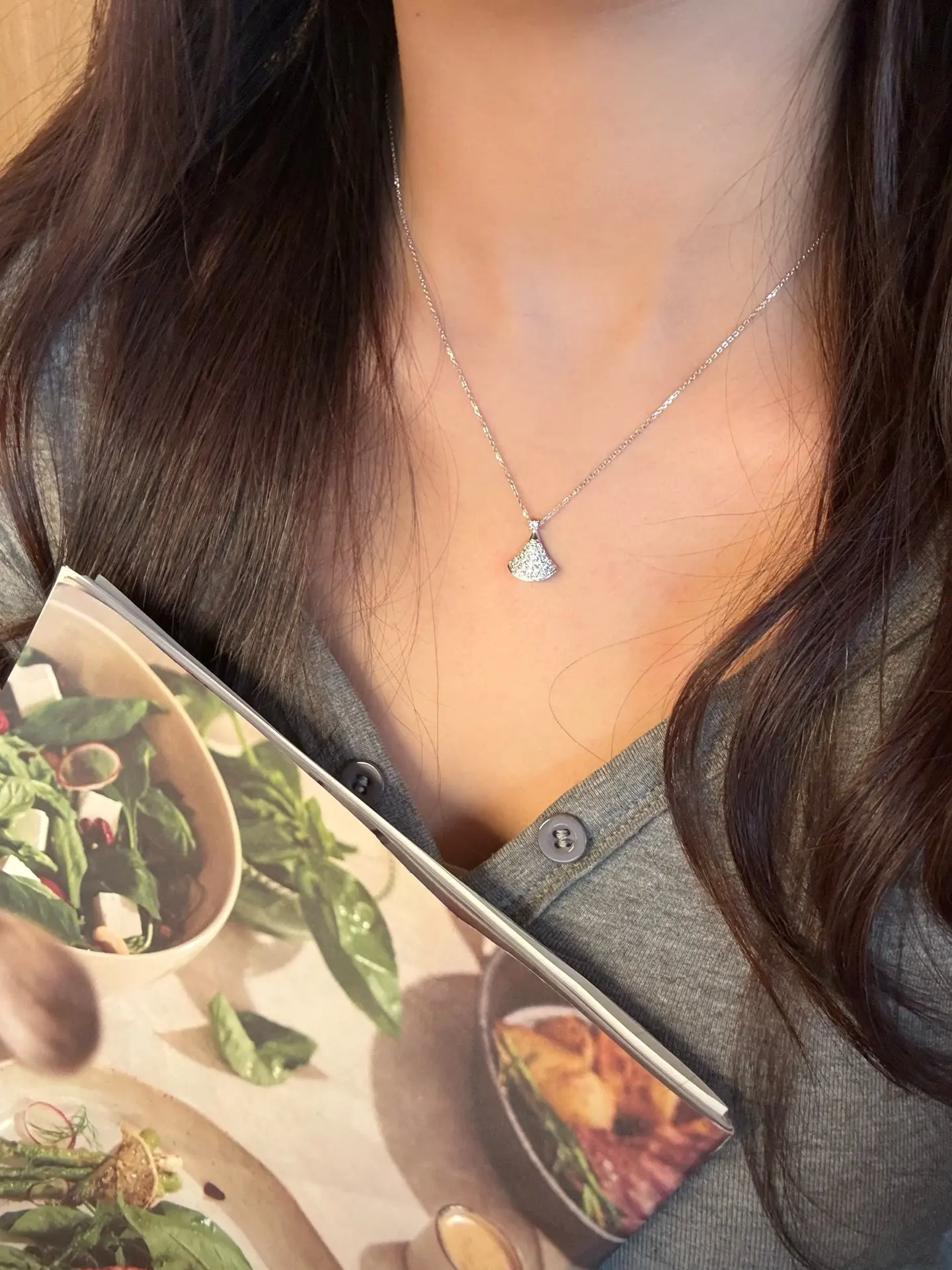 Divas' Dream Inspired Fan Pendant Necklace (Sterling Silver) D23516916 — view 10
