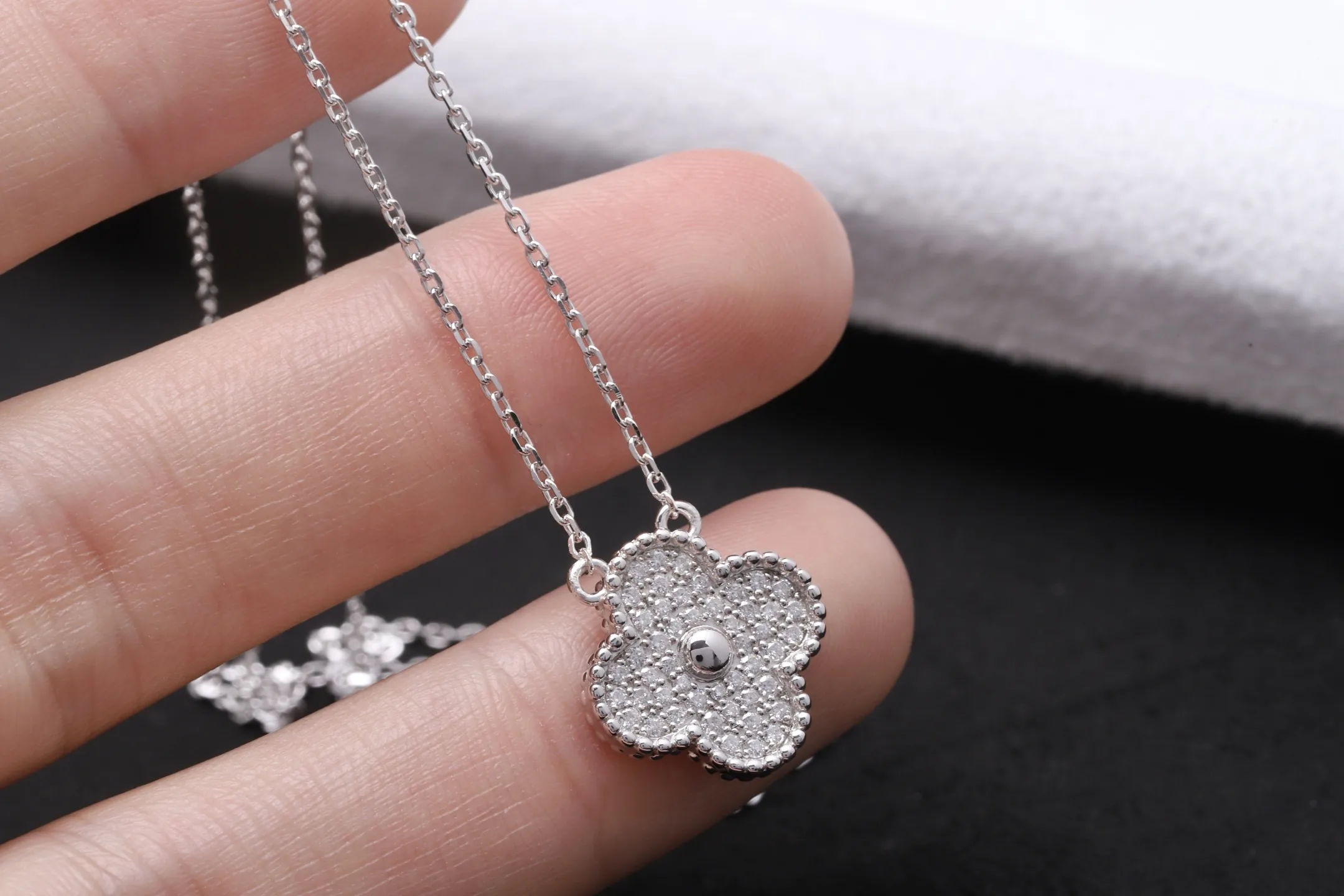 Moissanite Pavé Clover Pendant Necklace (Sterling Silver) D23516913 — view 4