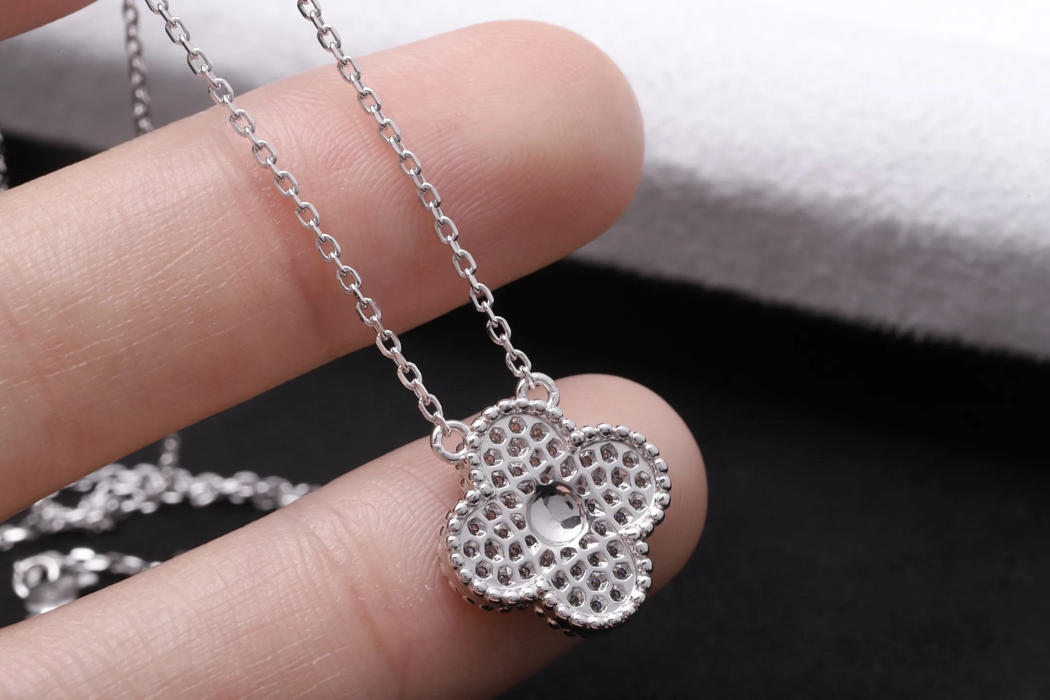 Moissanite Pavé Clover Pendant Necklace (Sterling Silver) D23516913 — view 5