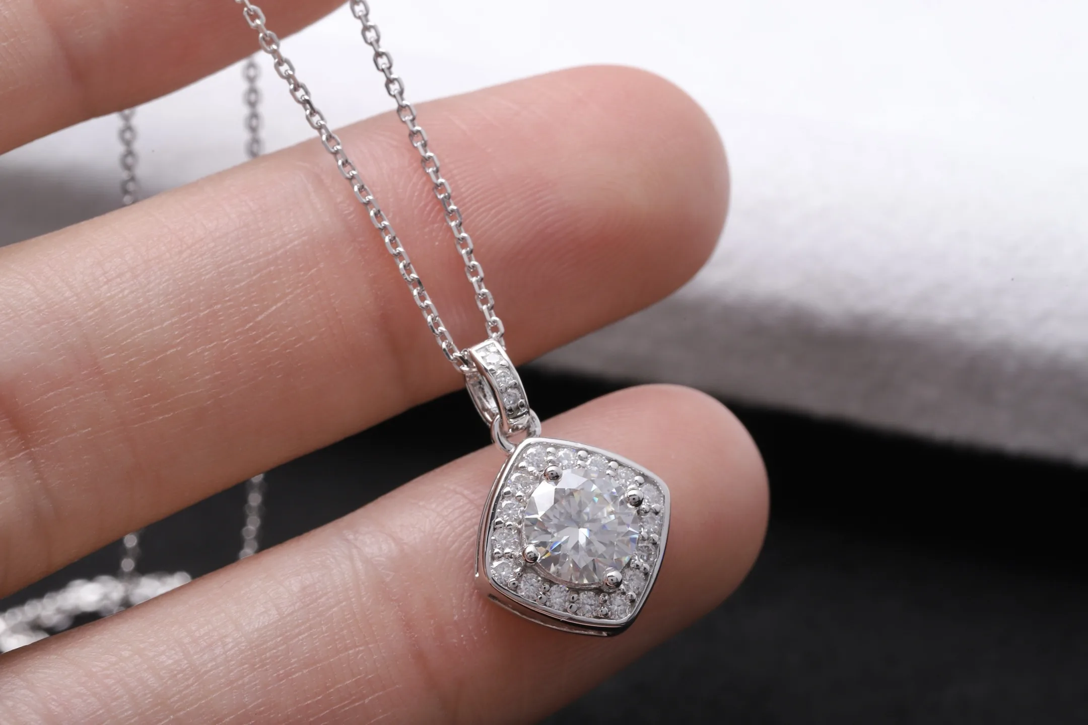 Moissanite Rhombus Pendant Necklace (Sterling Silver) D23516903 — view 4