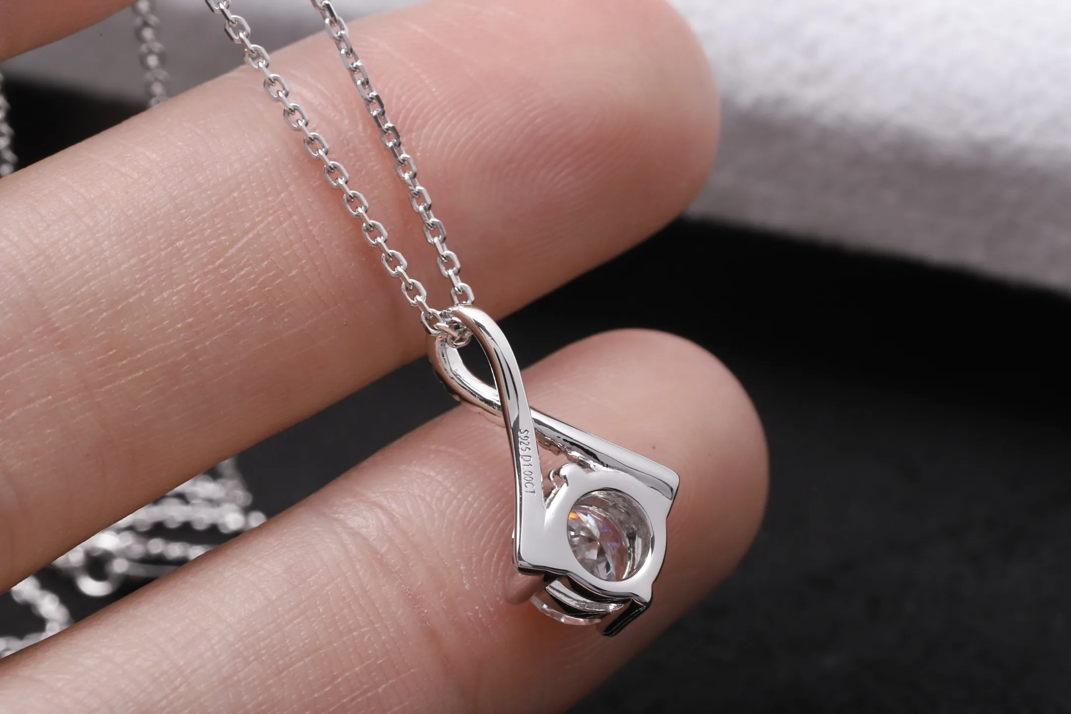 Moissanite Solitaire Pendant Necklace (Sterling Silver) D21016901 — view 5
