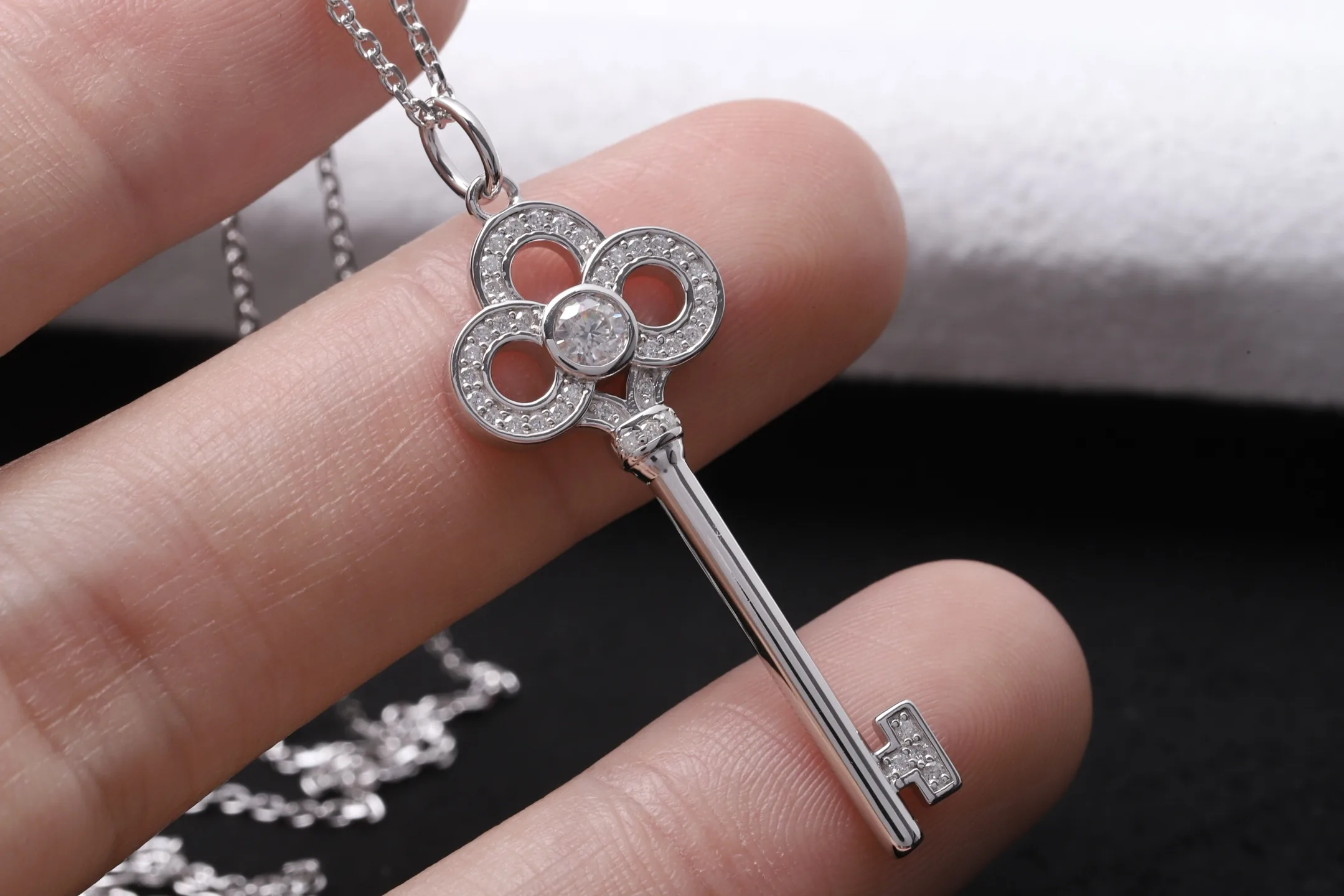 Fleur de Lis Key Pendant Necklace (Sterling Silver) D28516900 — view 4
