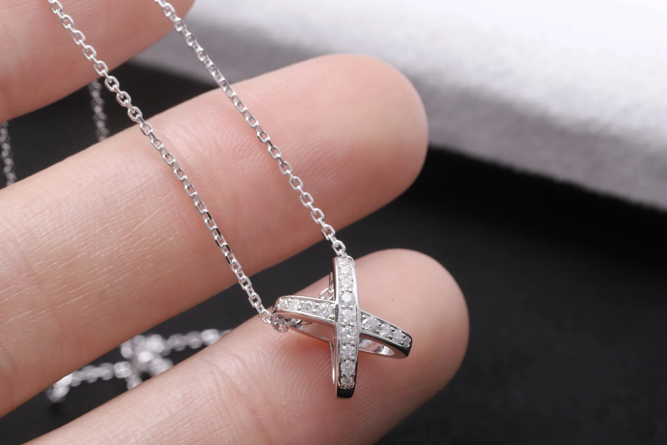 Moissanite Pavé X Pendant Necklace (Sterling Silver) D20016919 — view 6