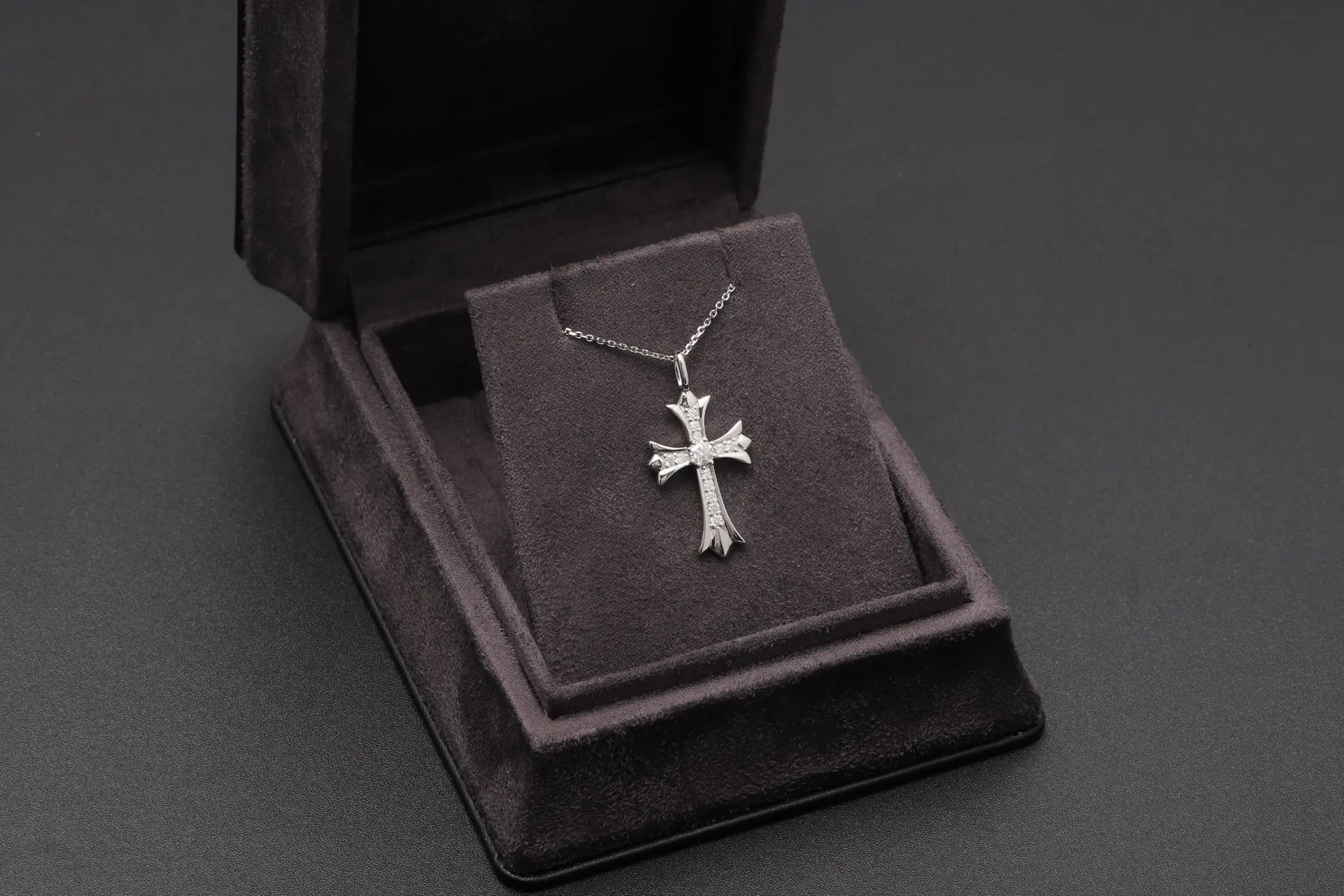 Chrome Hearts Moissanite Cross Pendant Necklace (Sterling Silver) D25516871 — view 2