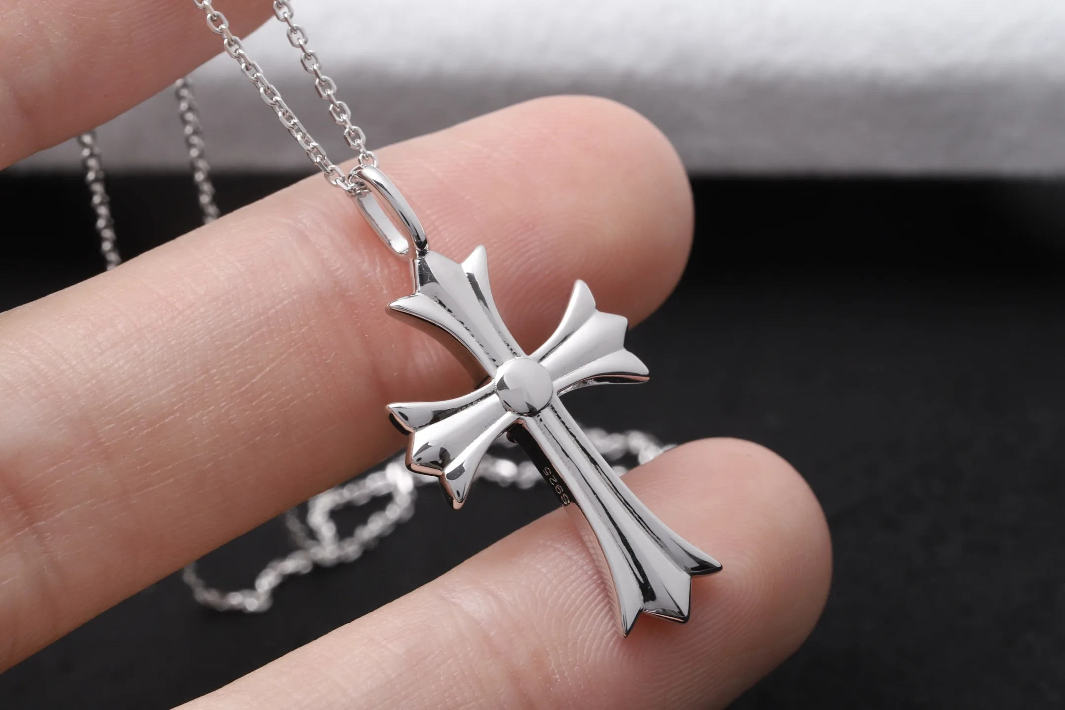 Chrome Hearts Moissanite Cross Pendant Necklace (Sterling Silver) D25516871 — view 4