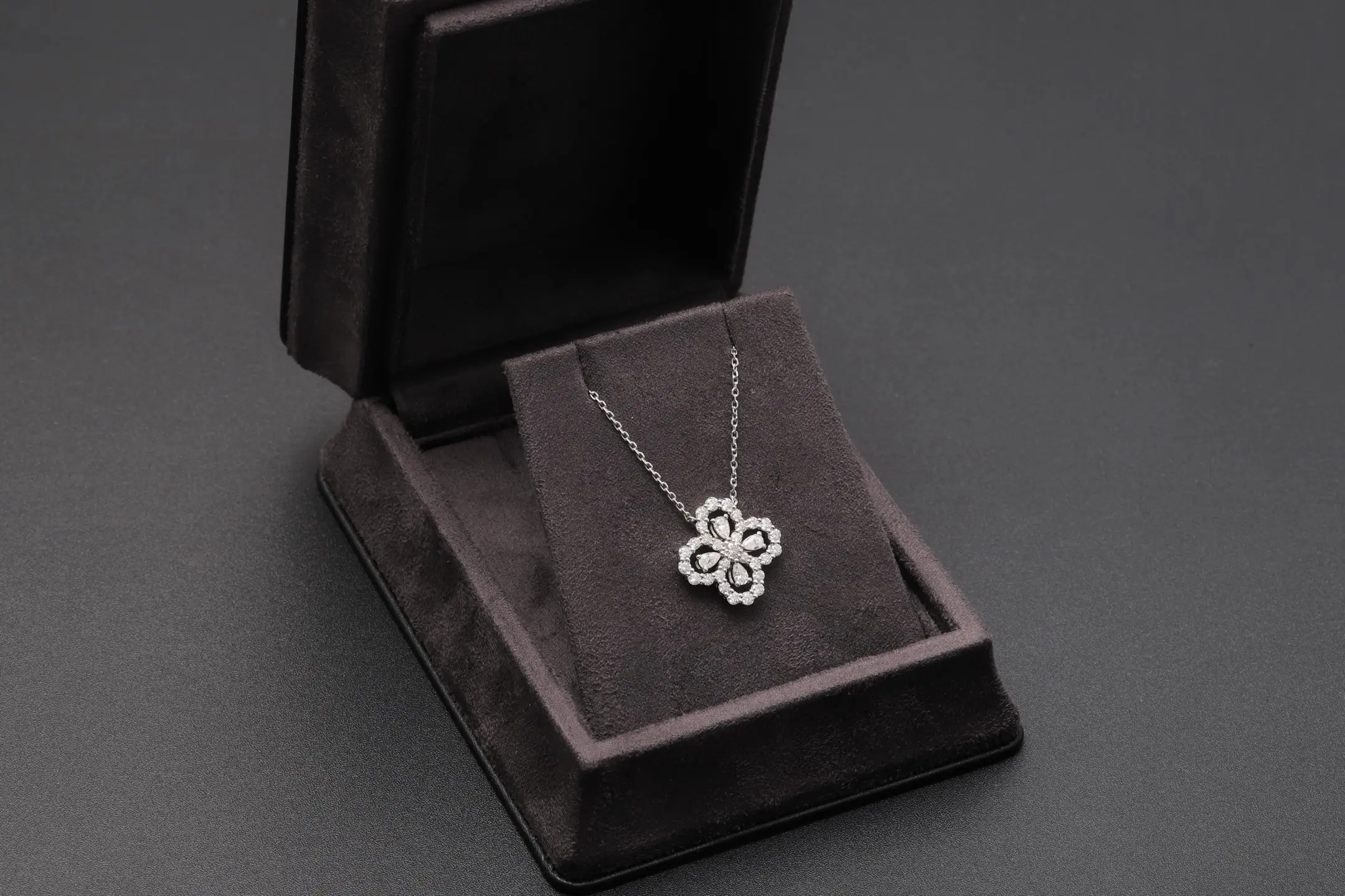 Moissanite Clover Pendant Necklace (Sterling Silver) D32516909 — view 2