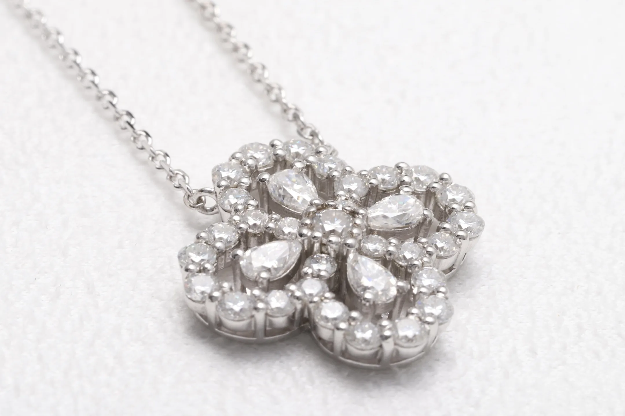Moissanite Clover Pendant Necklace (Sterling Silver) D32516909 — view 7