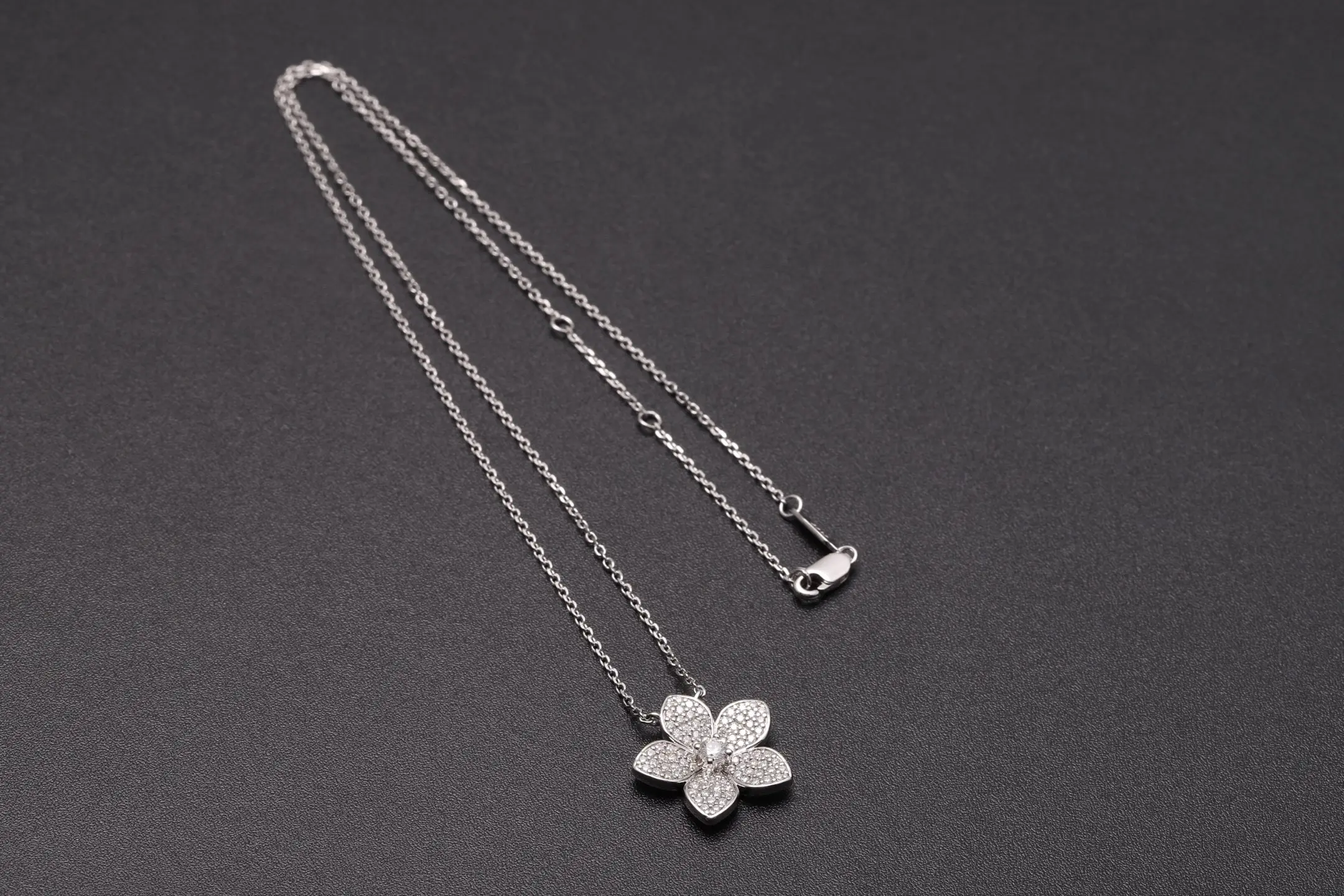 Moissanite Pave Clover Pendant Necklace (Sterling Silver) D36016911 — view 8