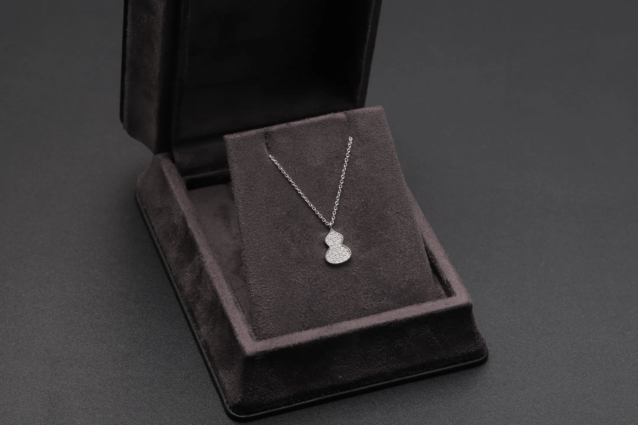 Moissanite Pavé Wulu Pendant Necklace (Sterling Silver) D22016922 — view 2