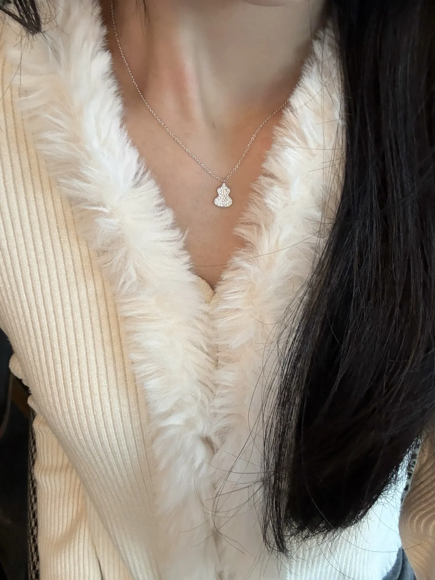 Moissanite Pavé Wulu Pendant Necklace (Sterling Silver) D22016922 — view 9