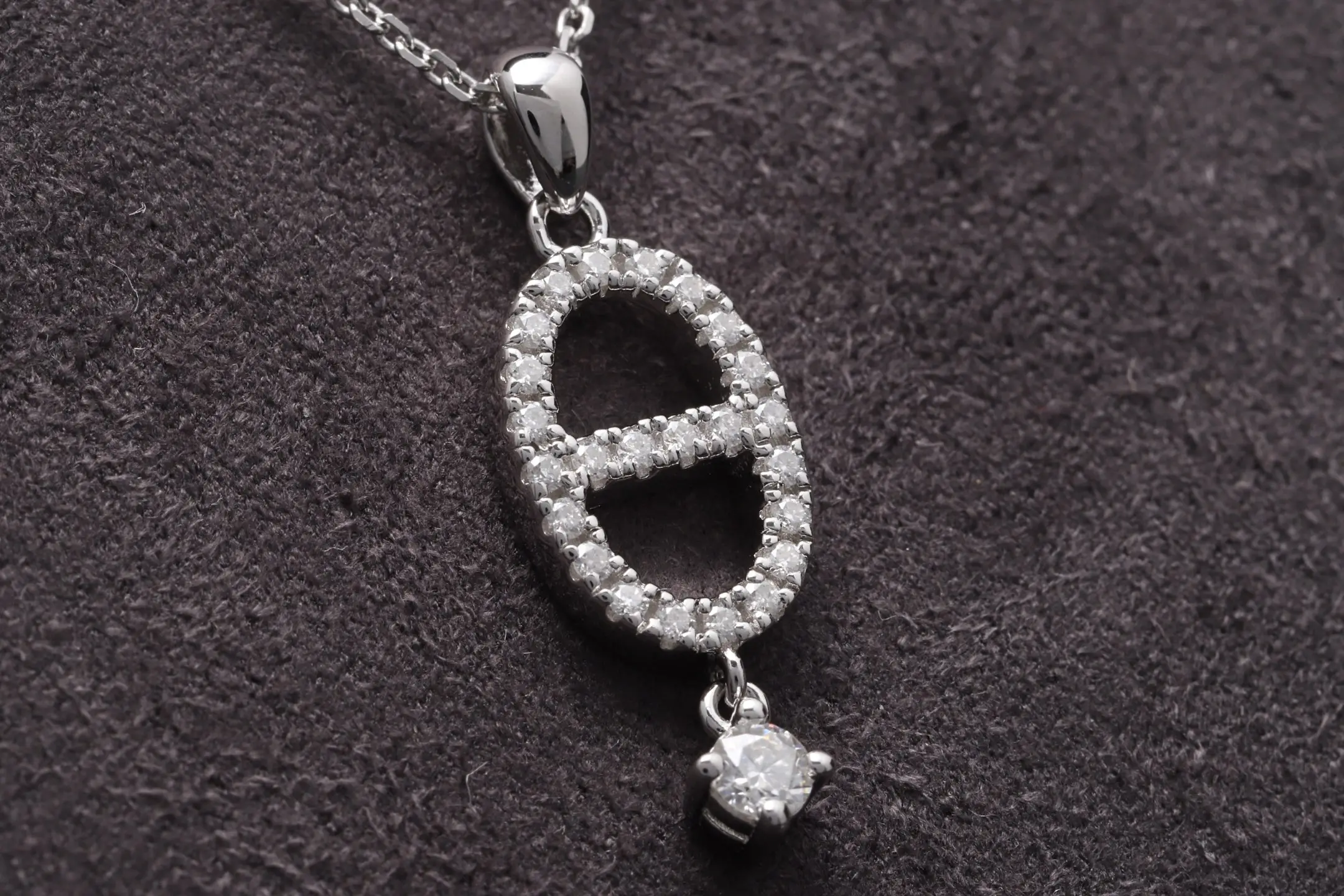Moissanite Pavé Oval Link Pendant Necklace (Sterling Silver) D22516907 — view 3