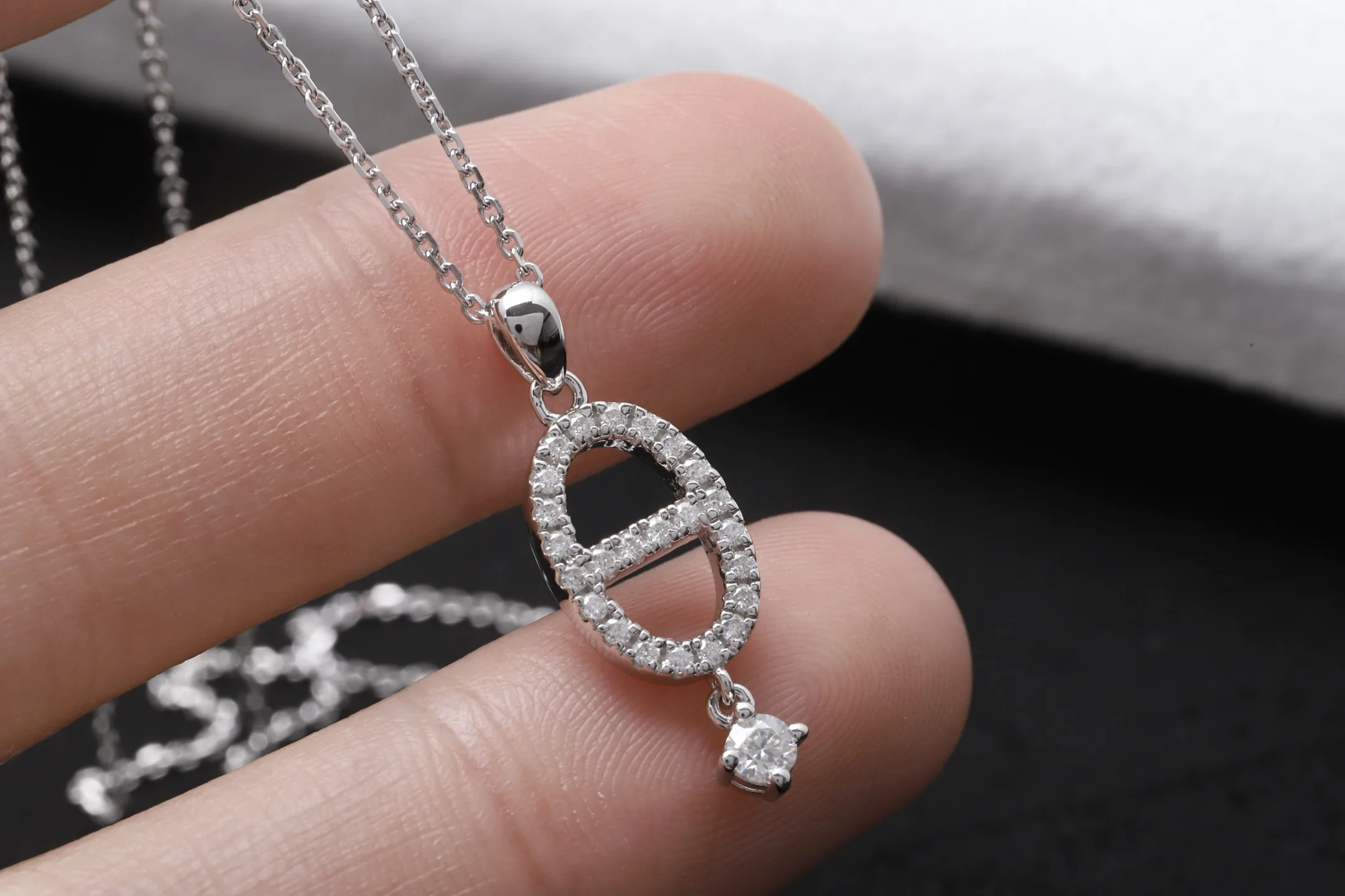 Moissanite Pavé Oval Link Pendant Necklace (Sterling Silver) D22516907 — view 4