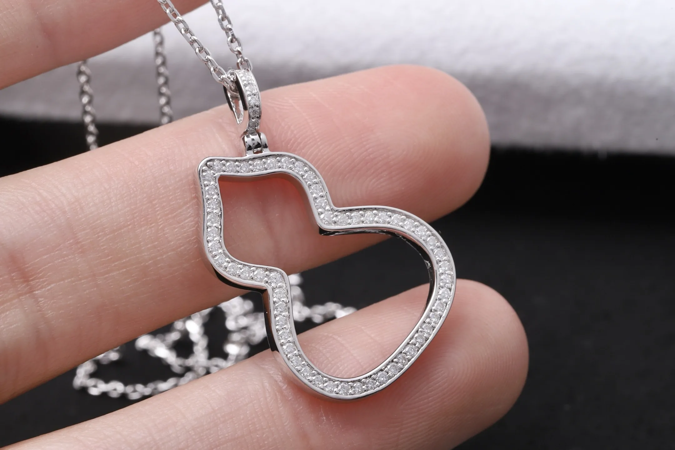 Wulu Gourd Moissanite Pendant Necklace (Sterling Silver) D30516865 — view 4
