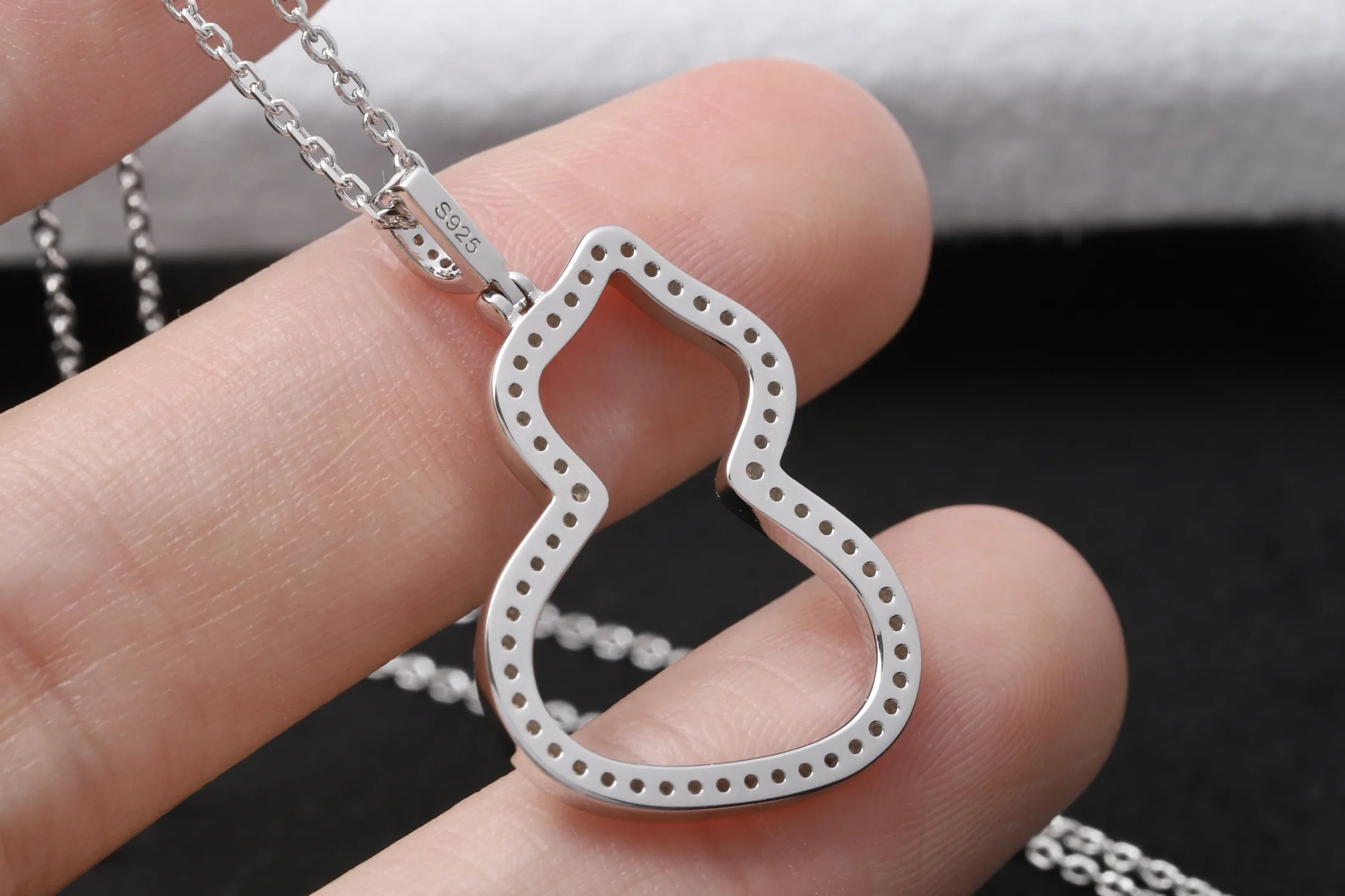 Wulu Gourd Moissanite Pendant Necklace (Sterling Silver) D30516865 — view 5