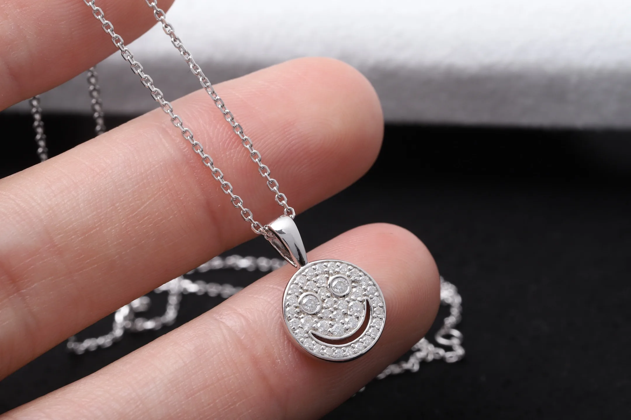 Moissanite Smiley Face Pendant Necklace (Sterling Silver) D23016867 — view 4