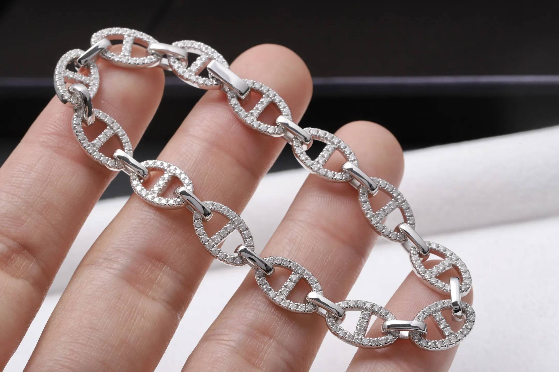 Moissanite Pavé Anchor Link Bracelet (Sterling Silver) D145016736 — view 4