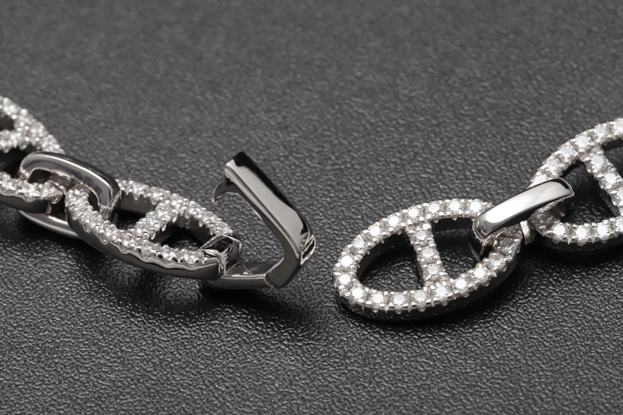 Moissanite Pavé Anchor Link Bracelet (Sterling Silver) D145016736 — view 7