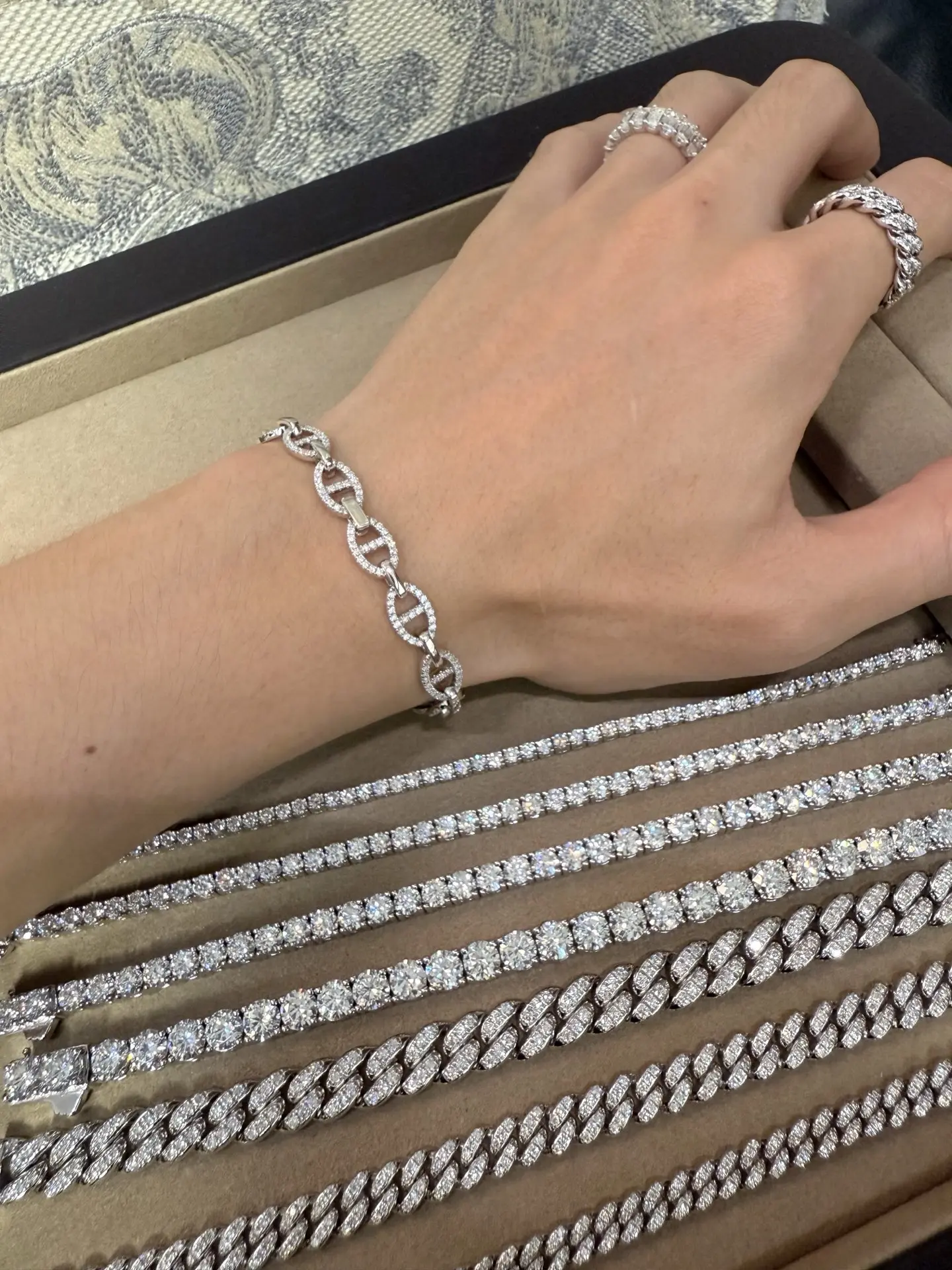 Moissanite Pavé Anchor Link Bracelet (Sterling Silver) D145016736 — view 9